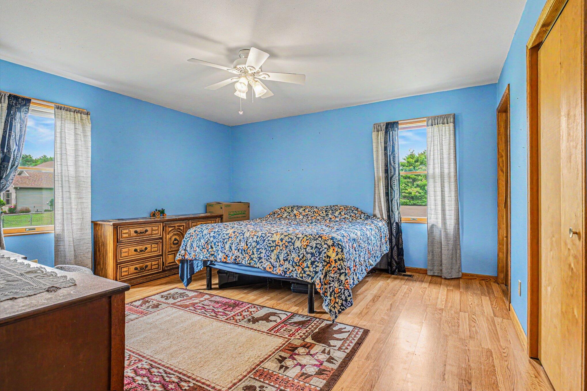 22180 Redfield Street Edwardsburg MI 49112