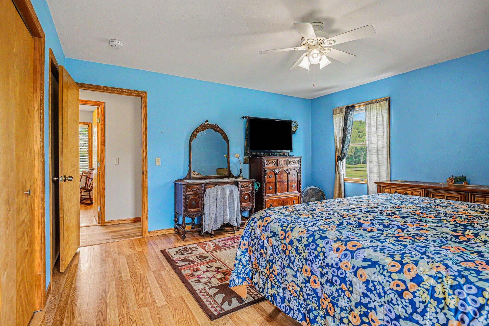 22180 Redfield Street Edwardsburg MI 49112