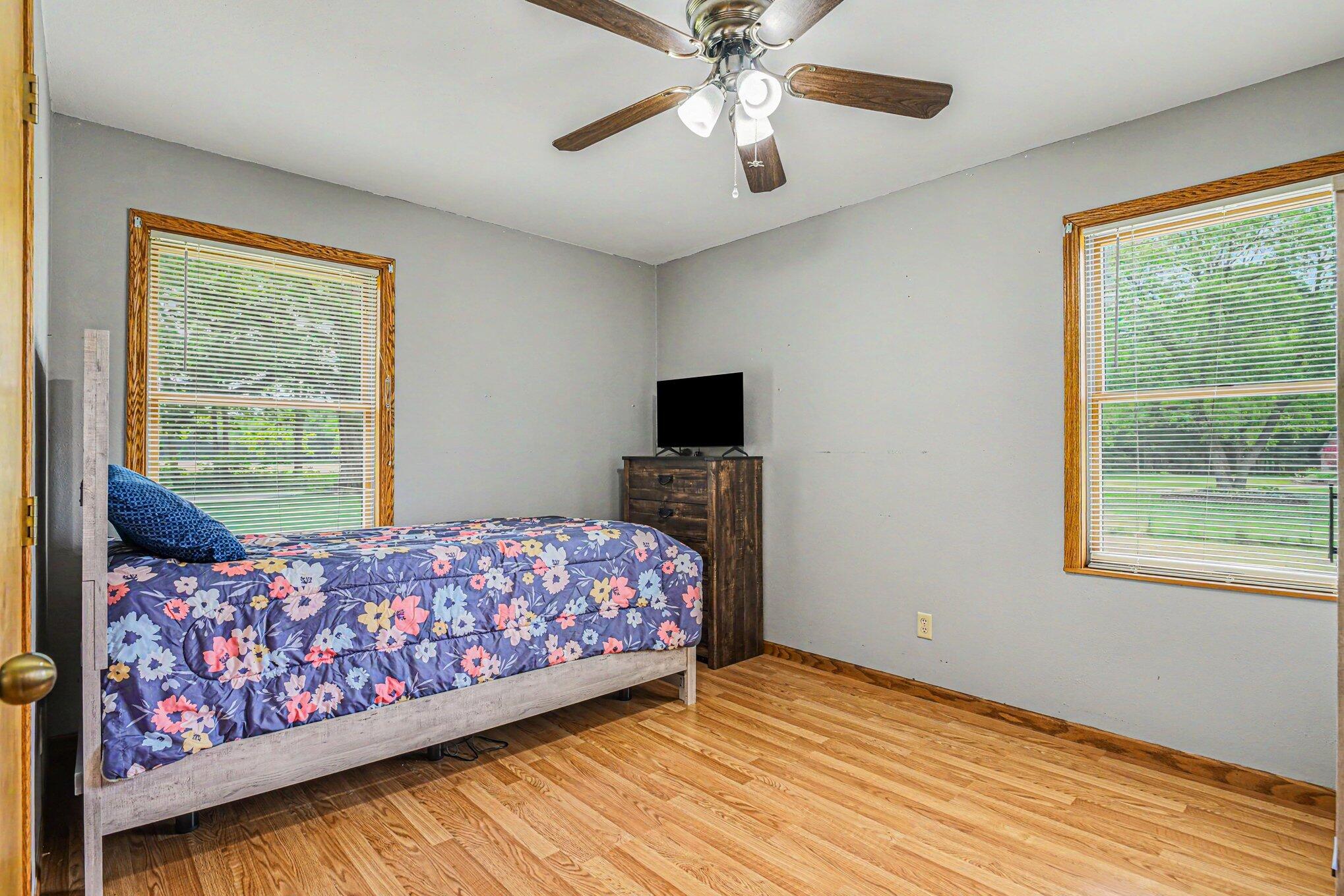 22180 Redfield Street Edwardsburg MI 49112