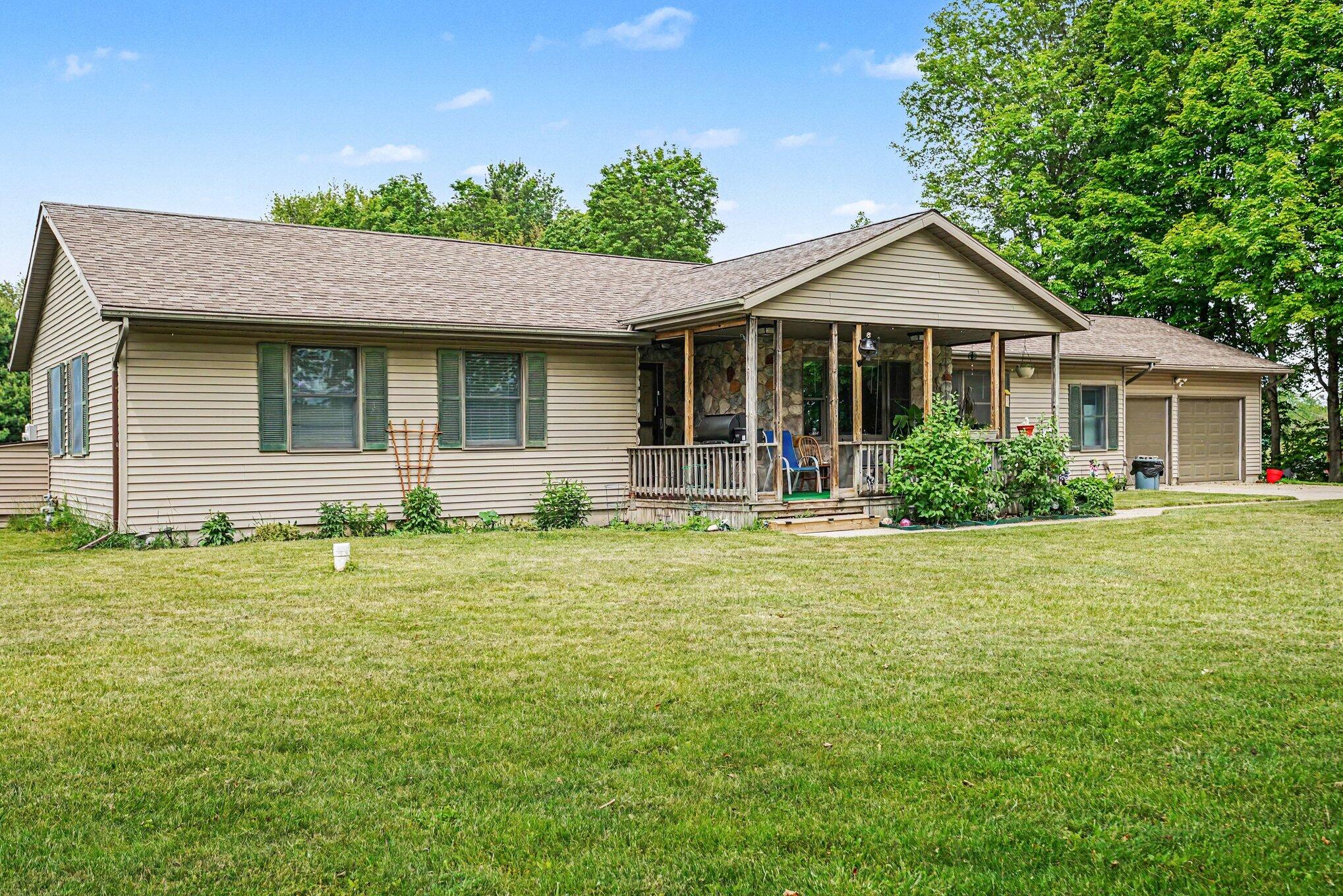 22180 Redfield Street Edwardsburg MI 49112