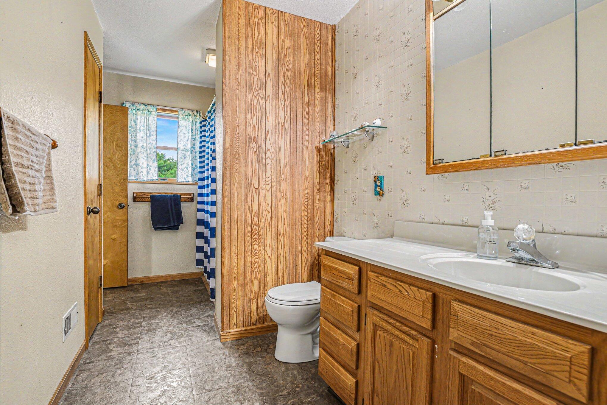 22180 Redfield Street Edwardsburg MI 49112
