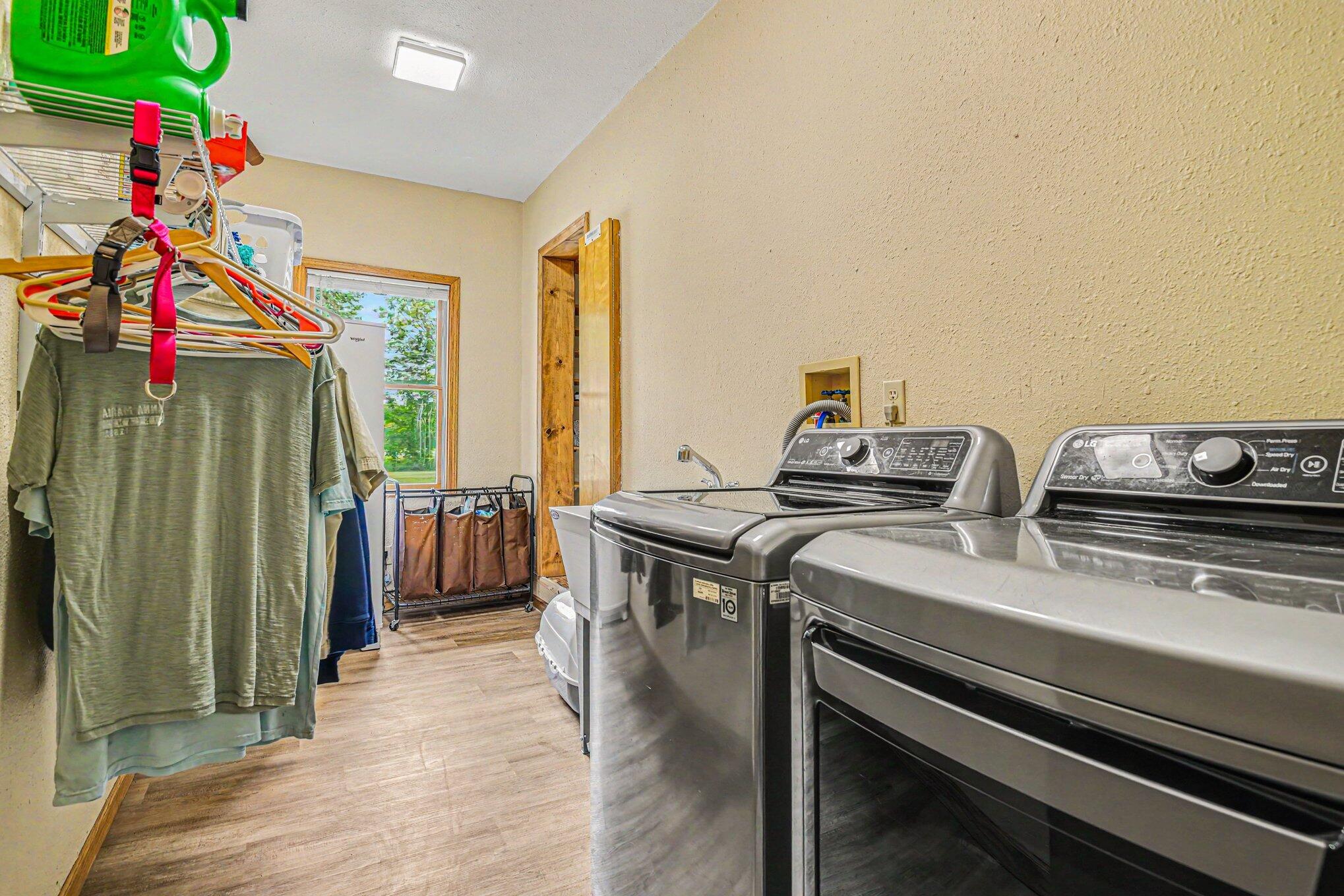 22180 Redfield Street Edwardsburg MI 49112