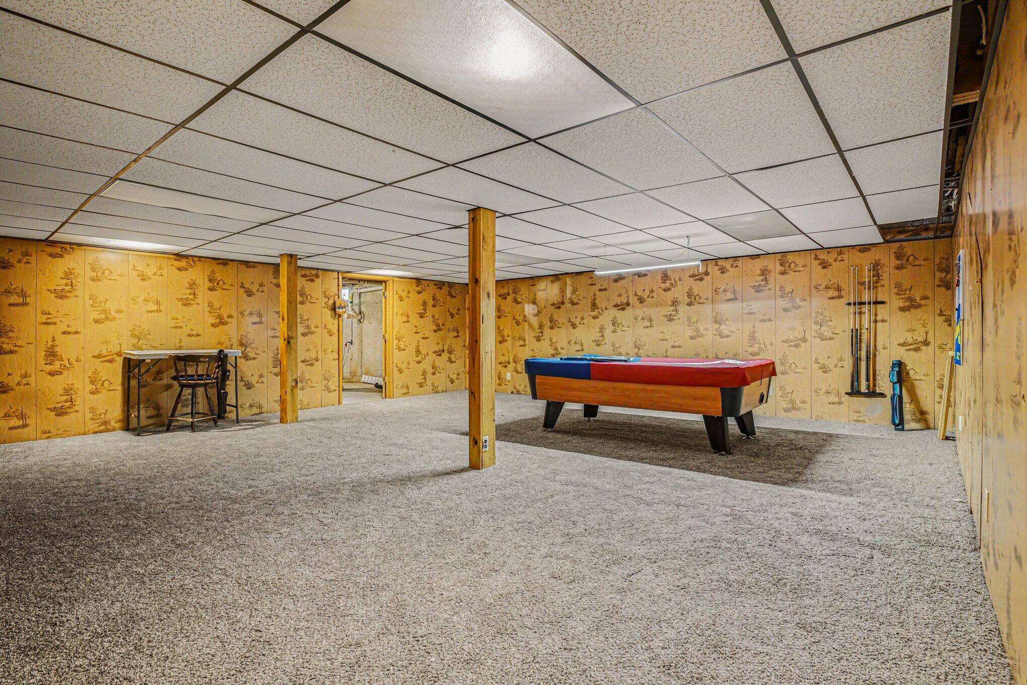 22180 Redfield Street Edwardsburg MI 49112