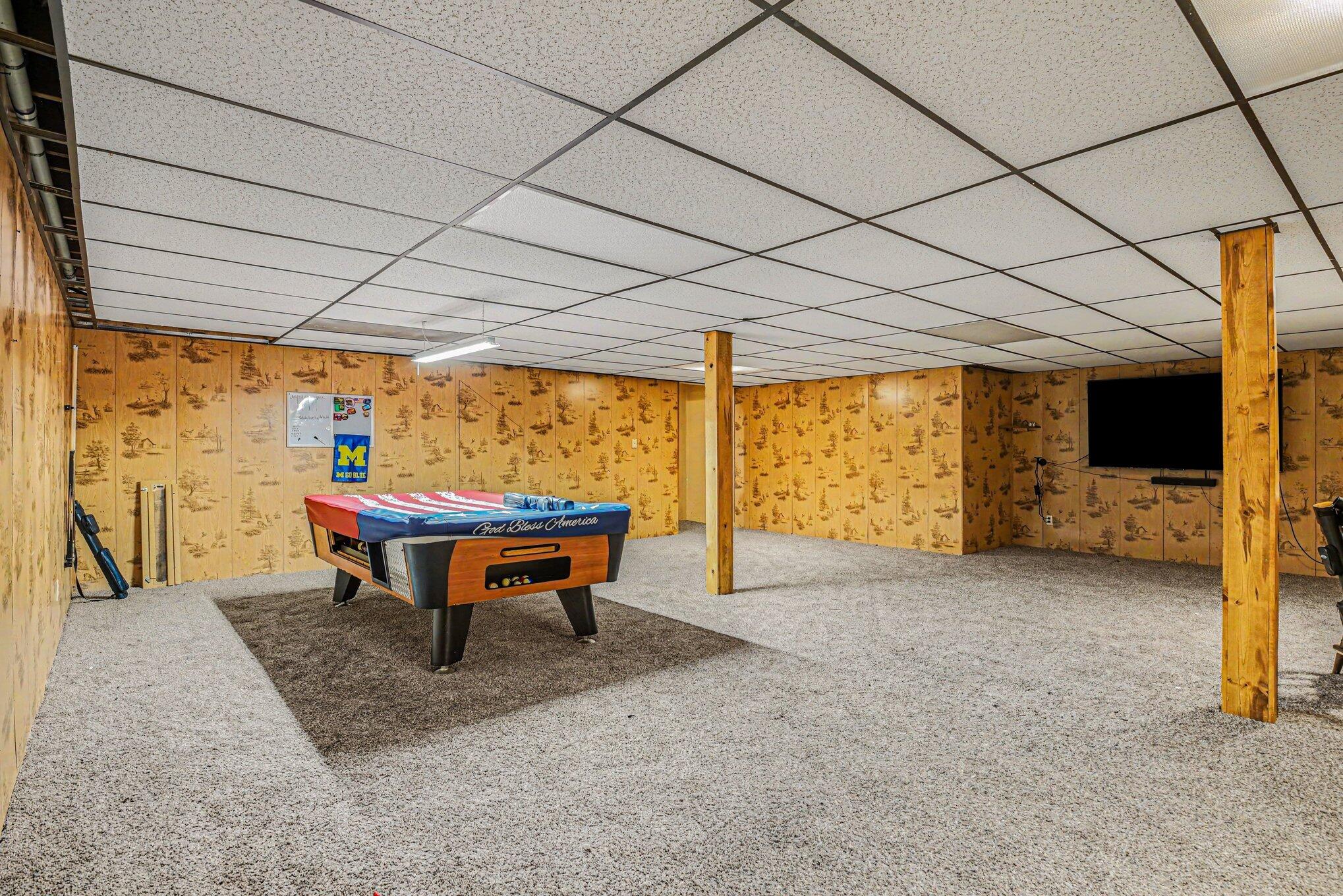 22180 Redfield Street Edwardsburg MI 49112