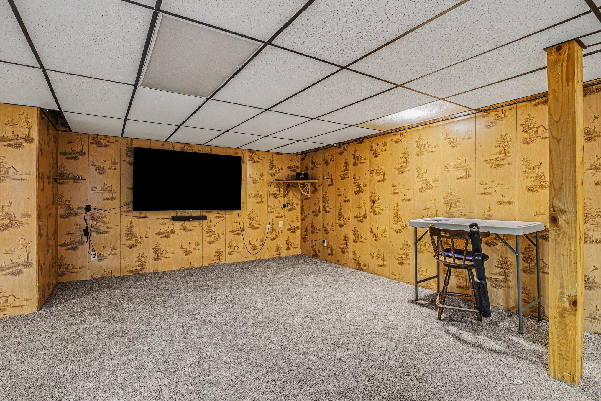 22180 Redfield Street Edwardsburg MI 49112