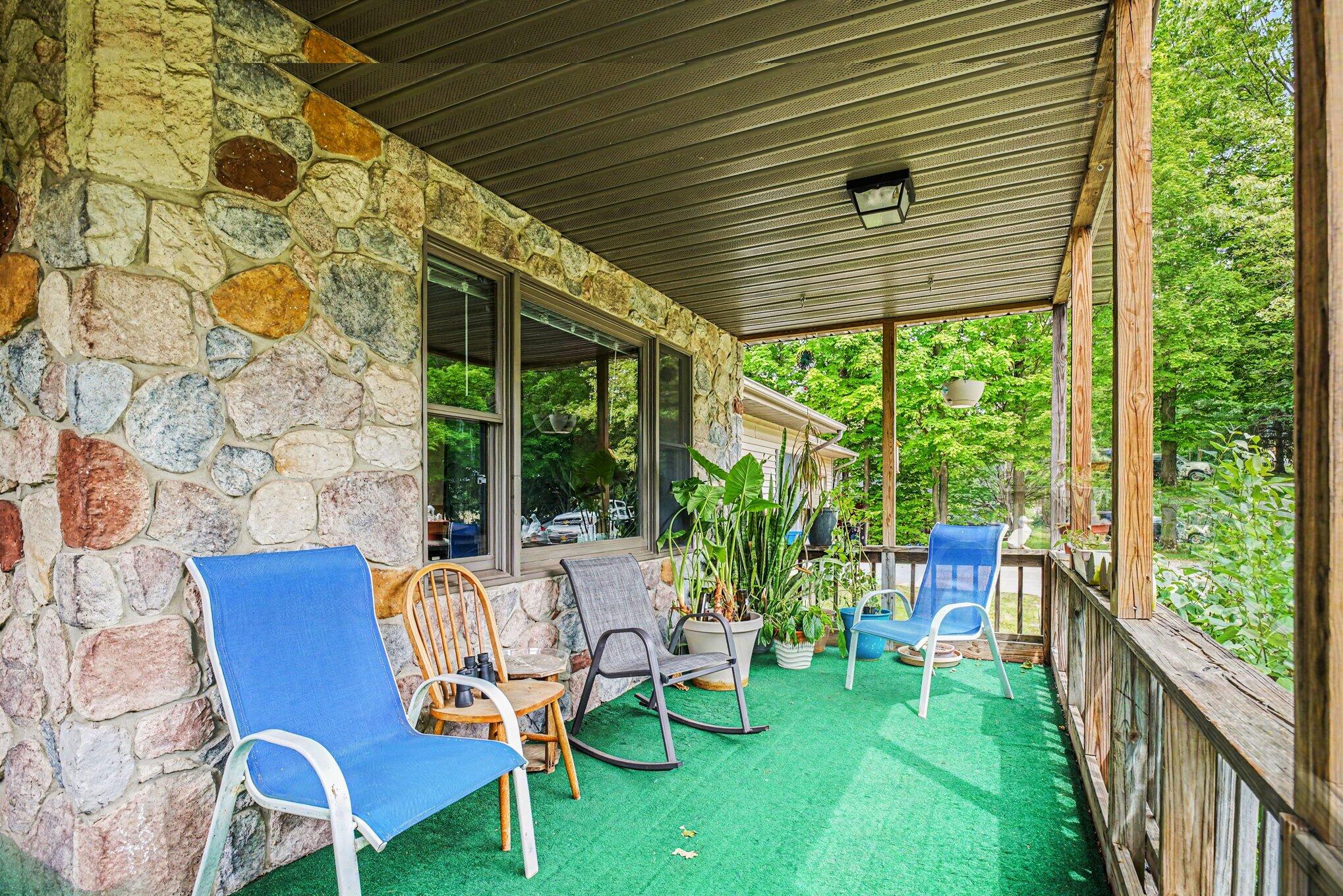 22180 Redfield Street Edwardsburg MI 49112
