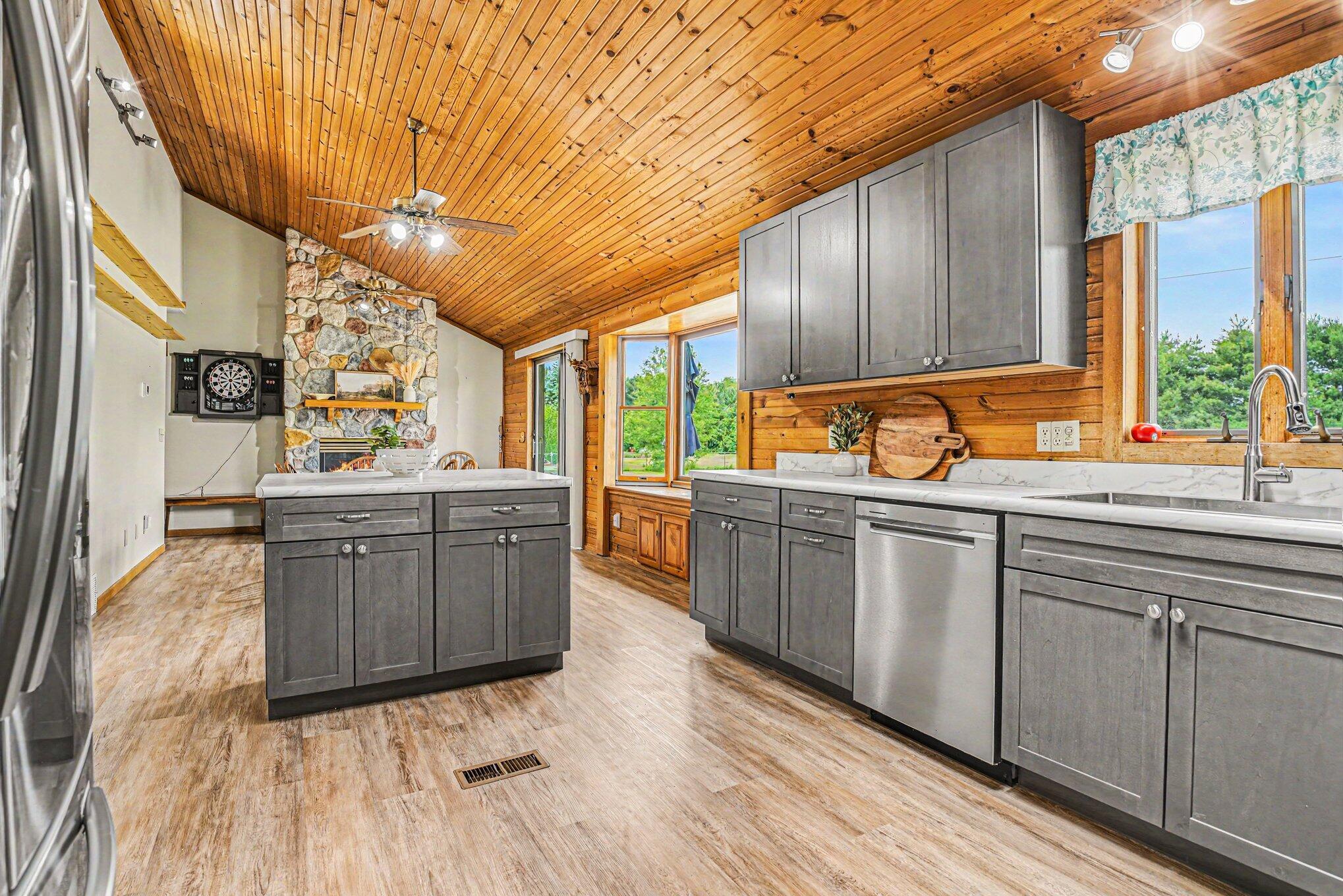 22180 Redfield Street Edwardsburg MI 49112