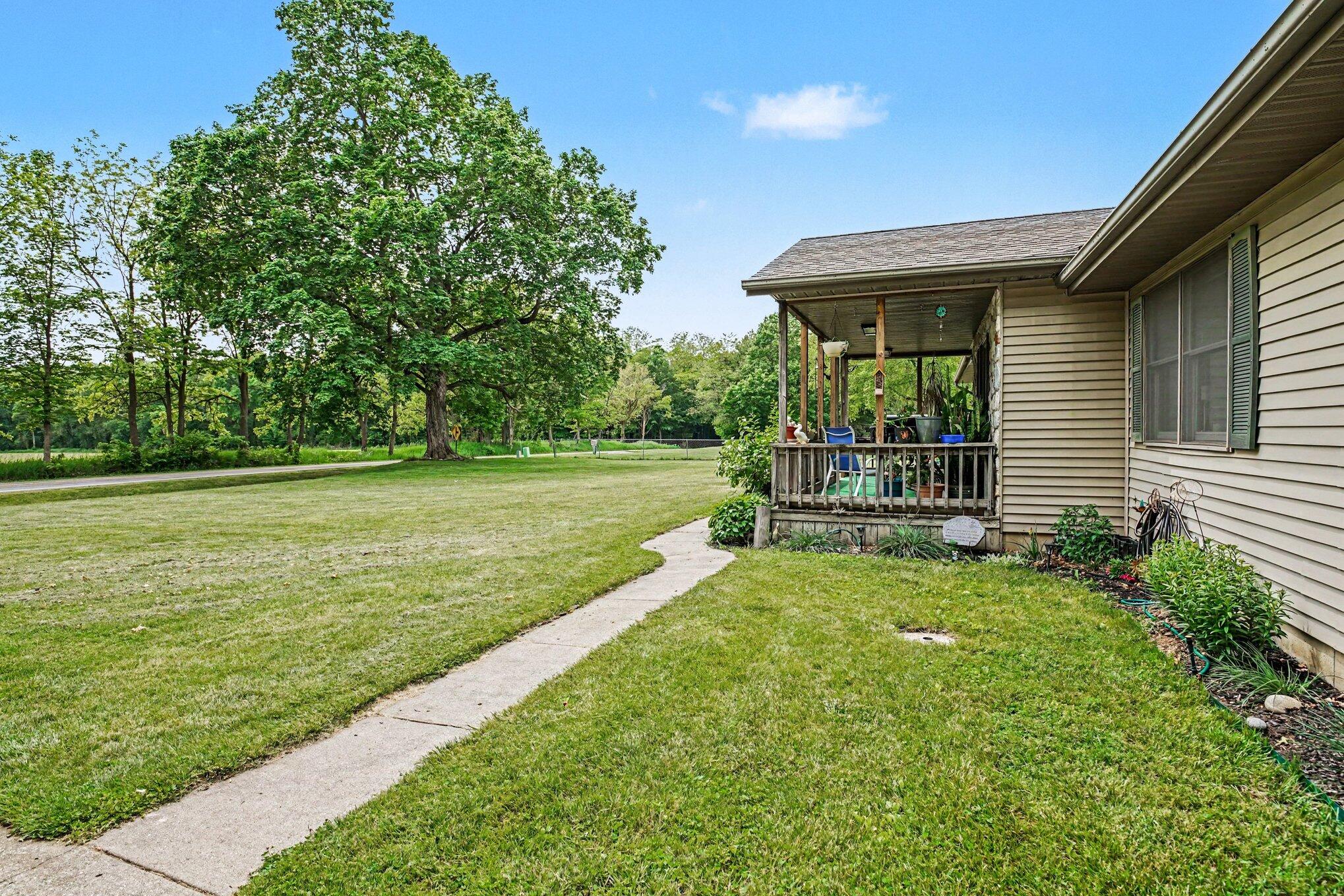 22180 Redfield Street Edwardsburg MI 49112
