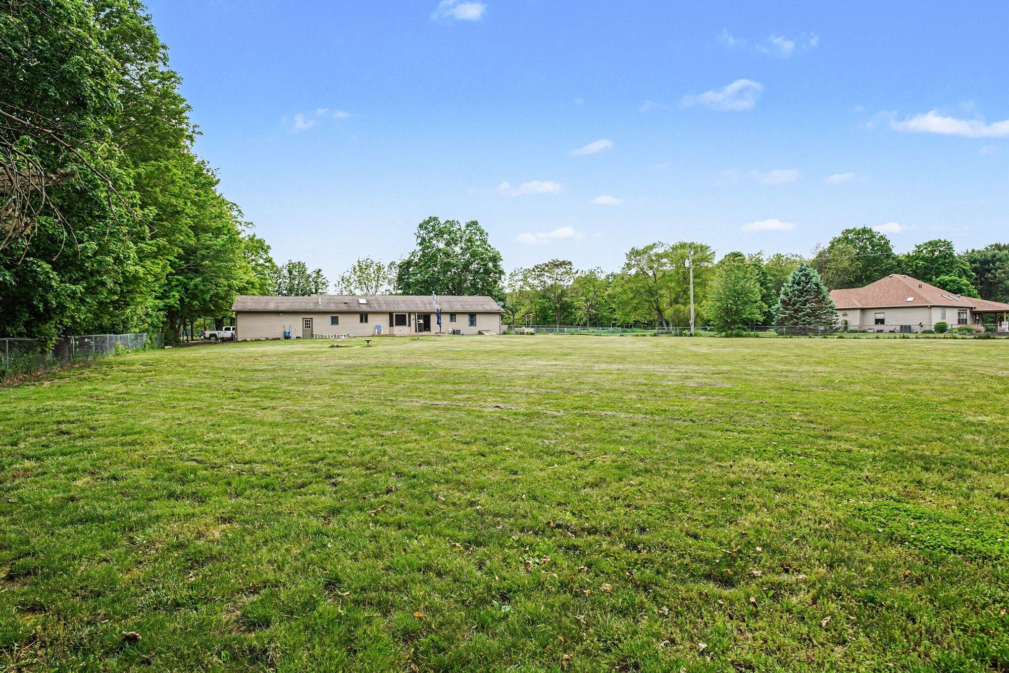 22180 Redfield Street Edwardsburg MI 49112