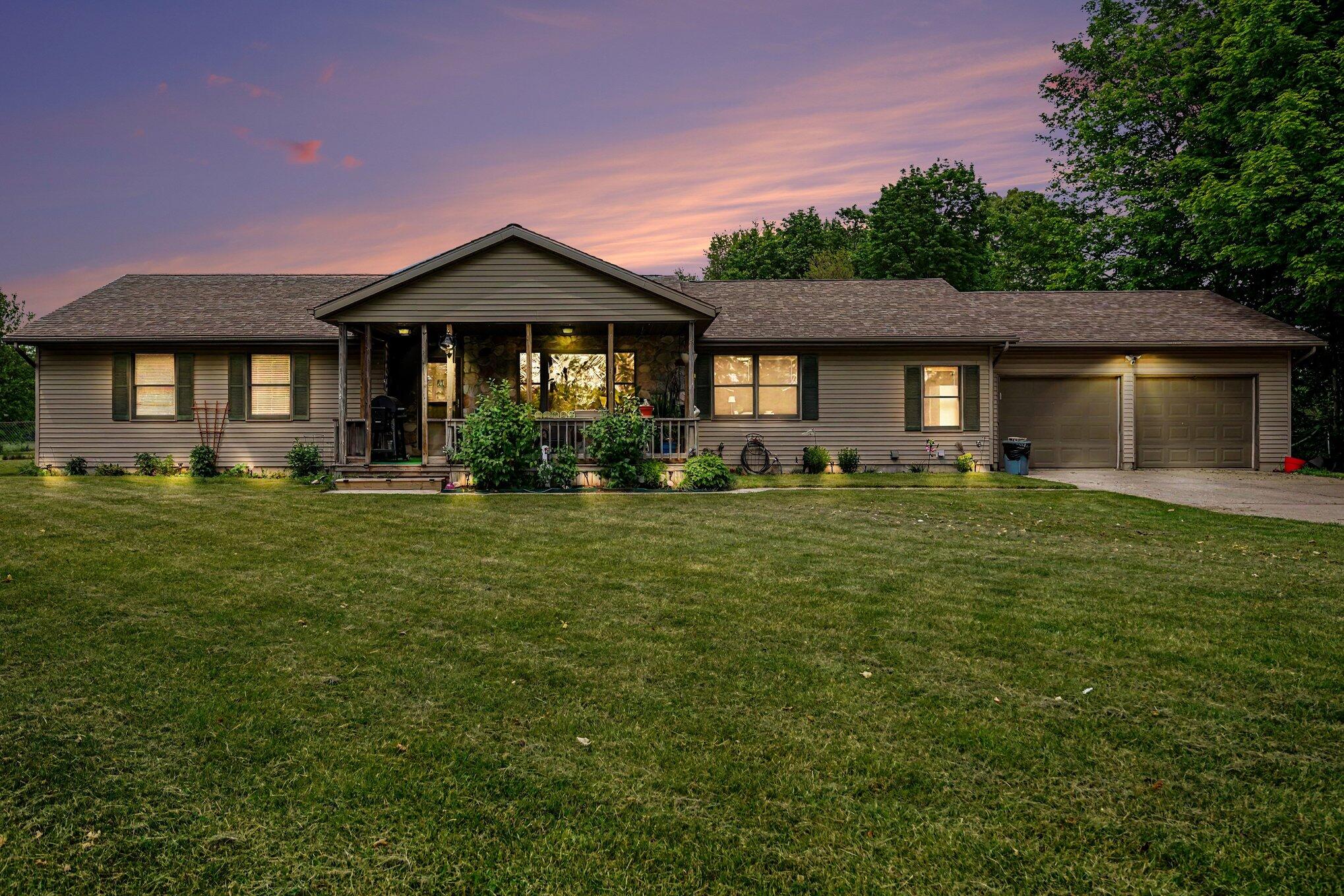 22180 Redfield Street Edwardsburg MI 49112