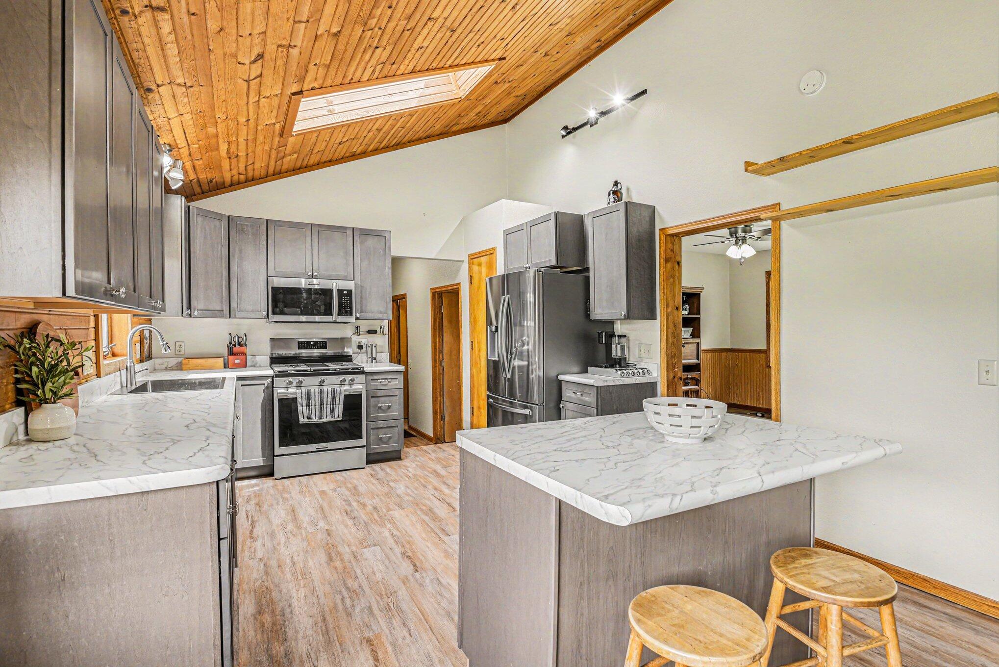 22180 Redfield Street Edwardsburg MI 49112