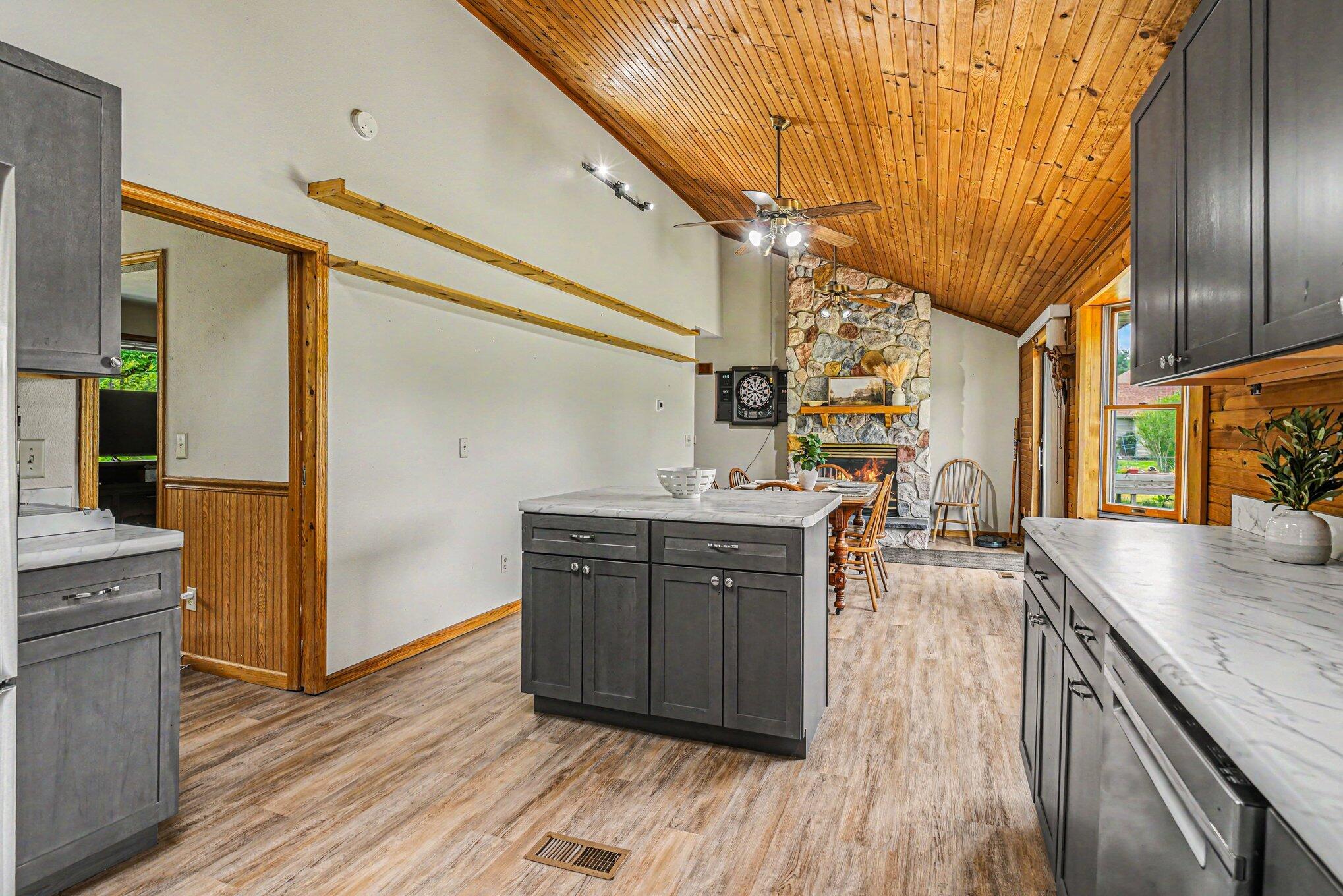 22180 Redfield Street Edwardsburg MI 49112