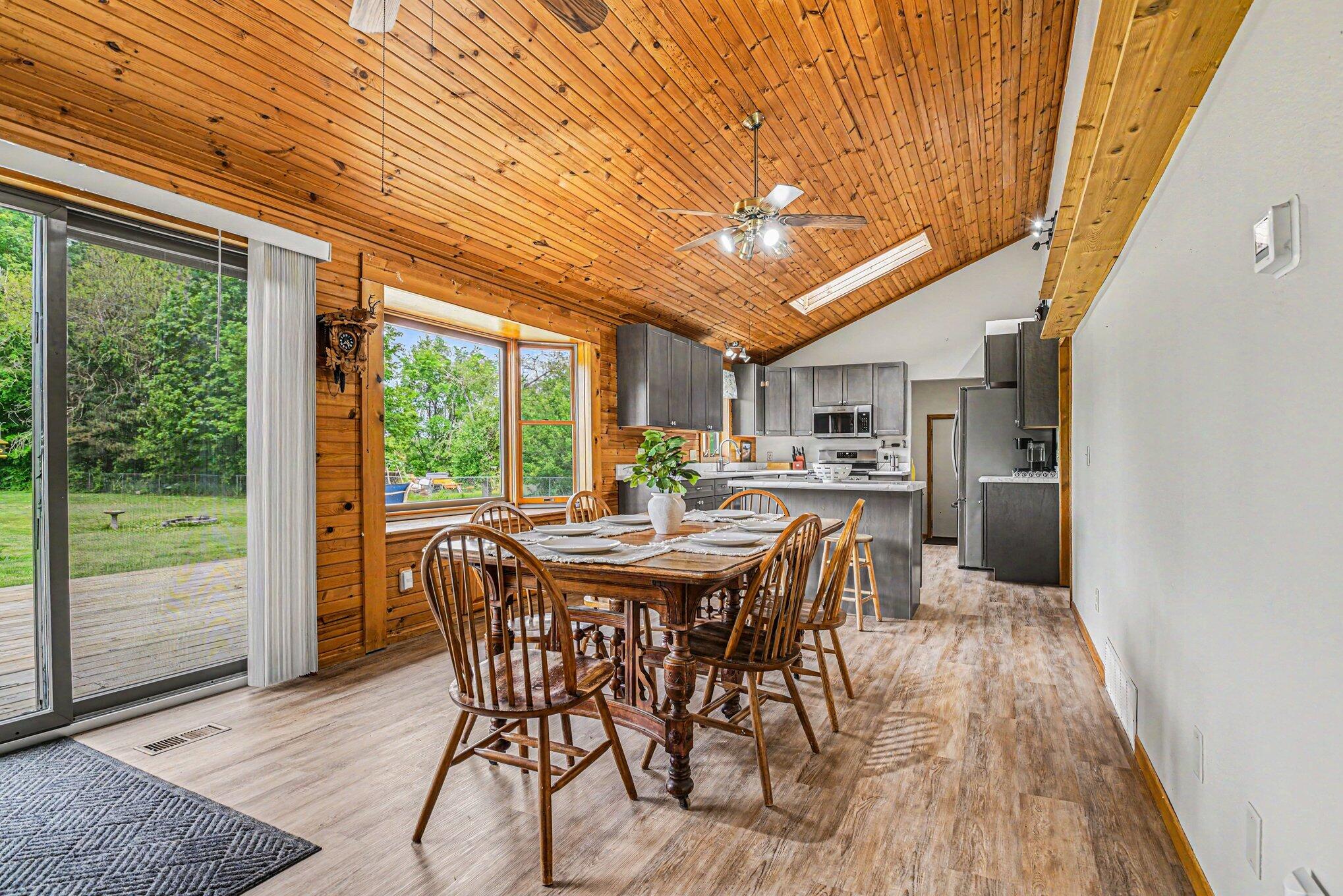 22180 Redfield Street Edwardsburg MI 49112