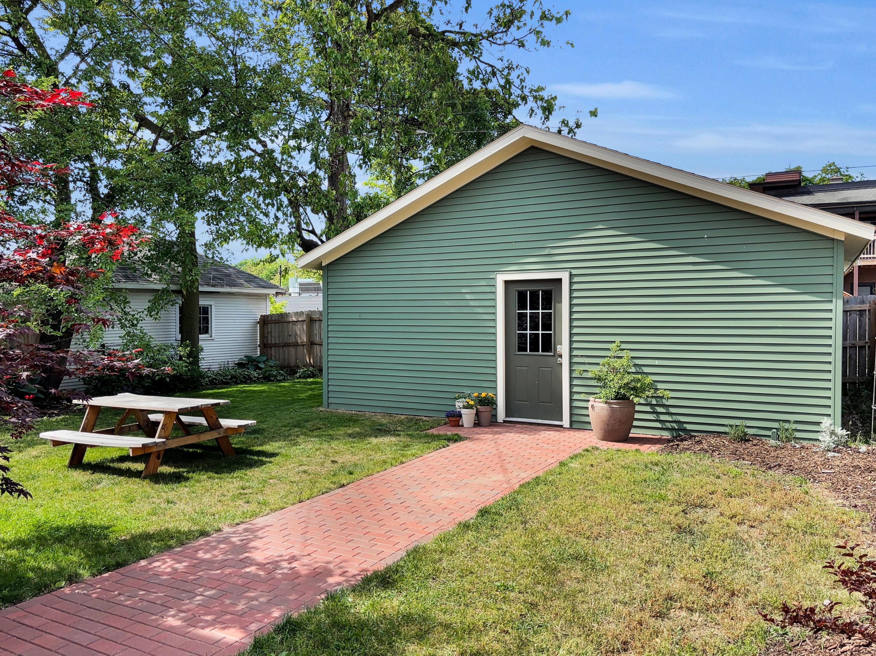 1211 Sigsbee Street SE Grand Rapids MI 49506