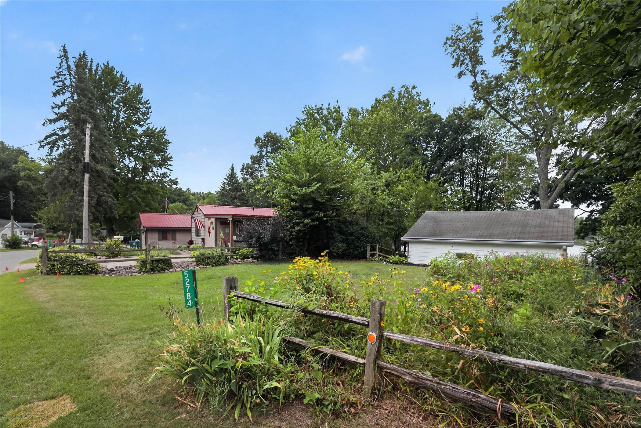52784 Twin Lakeview Drive Dowagiac MI 49047