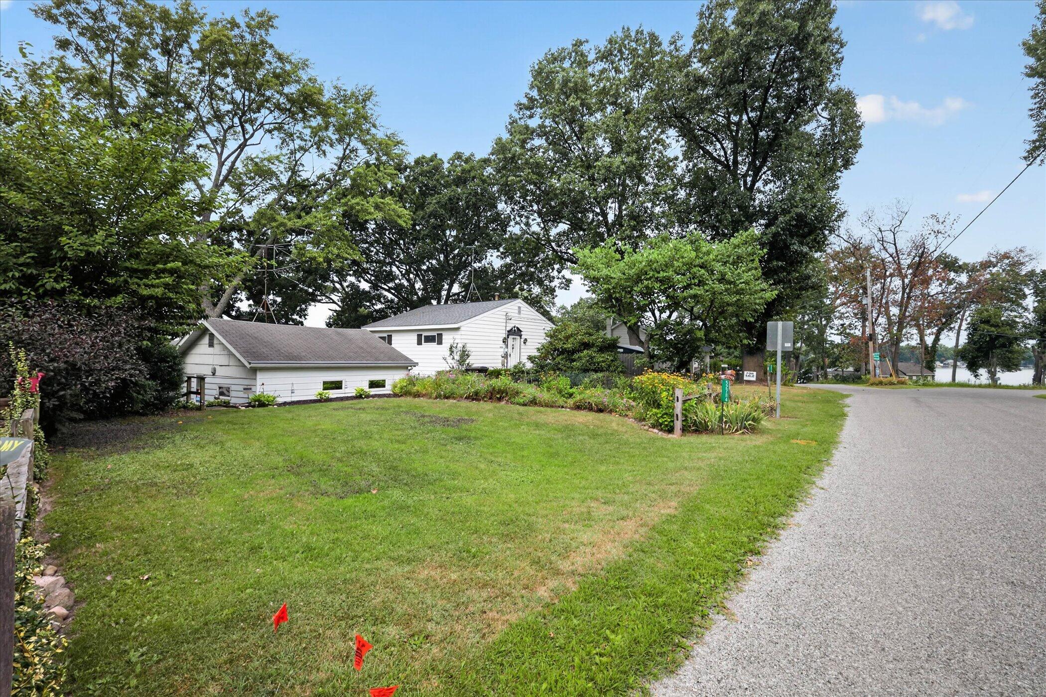 52784 Twin Lakeview Drive Dowagiac MI 49047