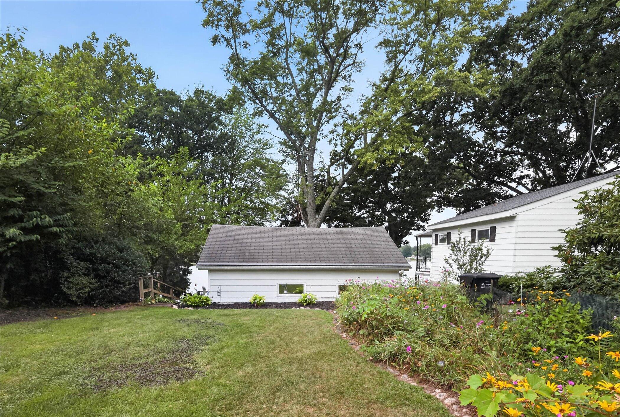52784 Twin Lakeview Drive Dowagiac MI 49047