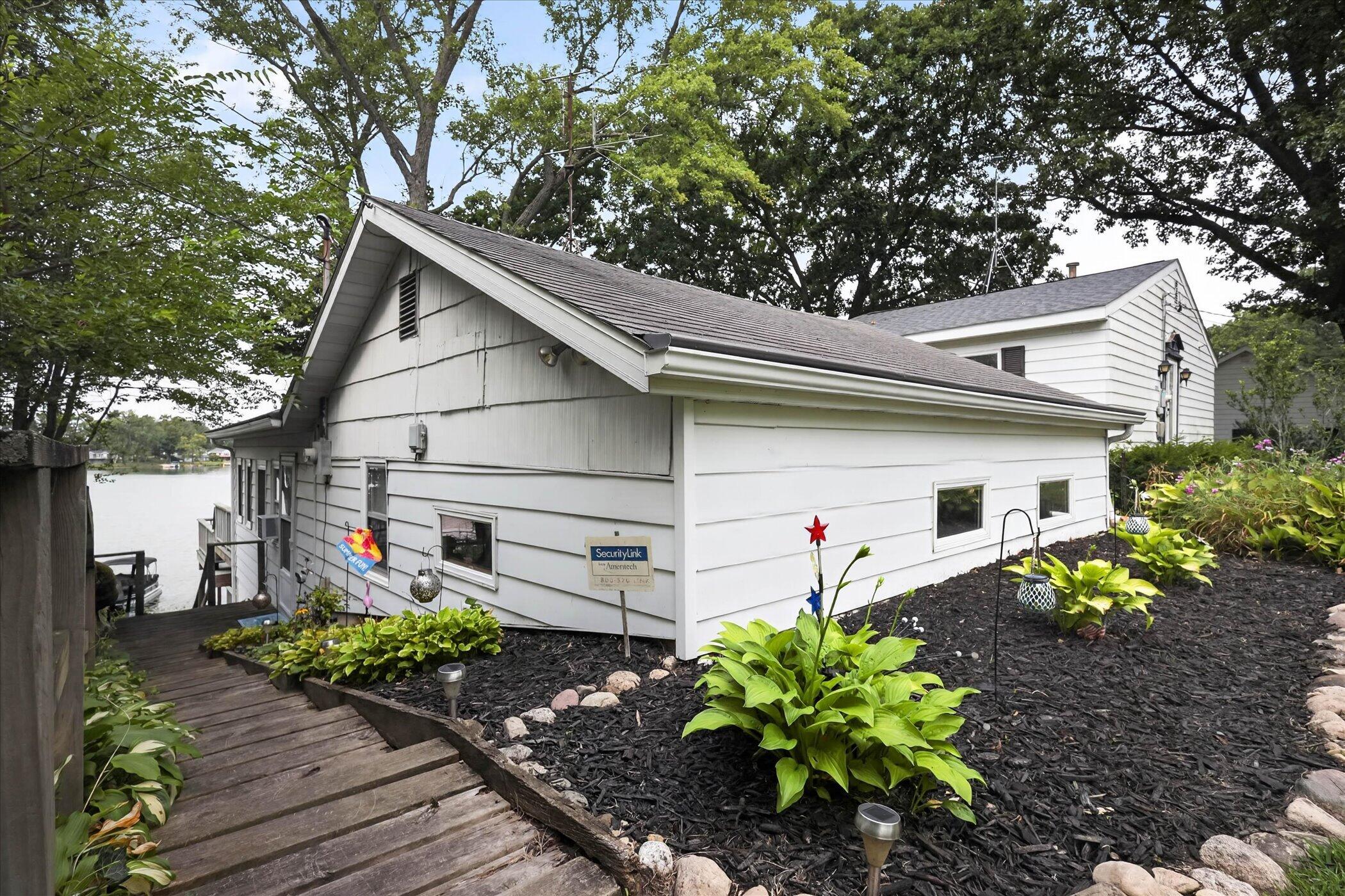 52784 Twin Lakeview Drive Dowagiac MI 49047