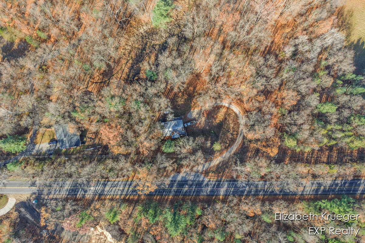 8945 Vergennes Street SE Ada MI 49301