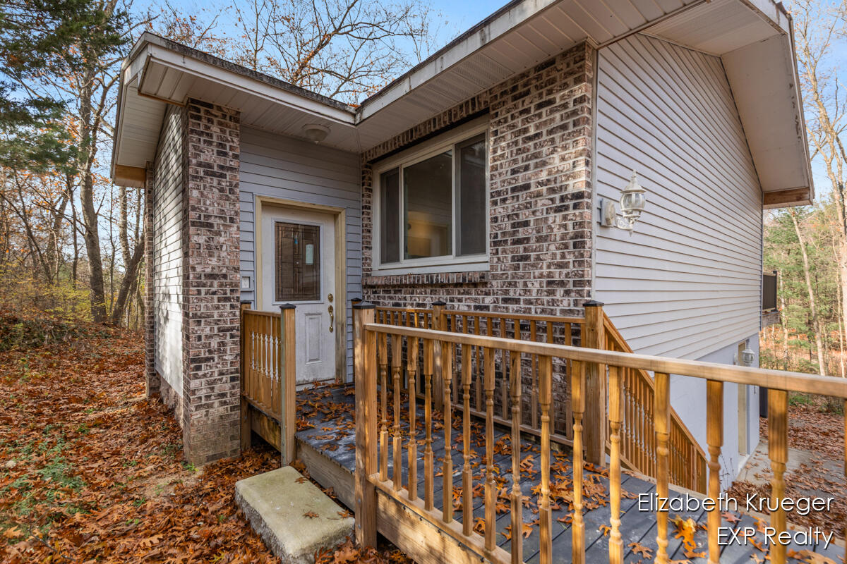 8945 Vergennes Street SE Ada MI 49301