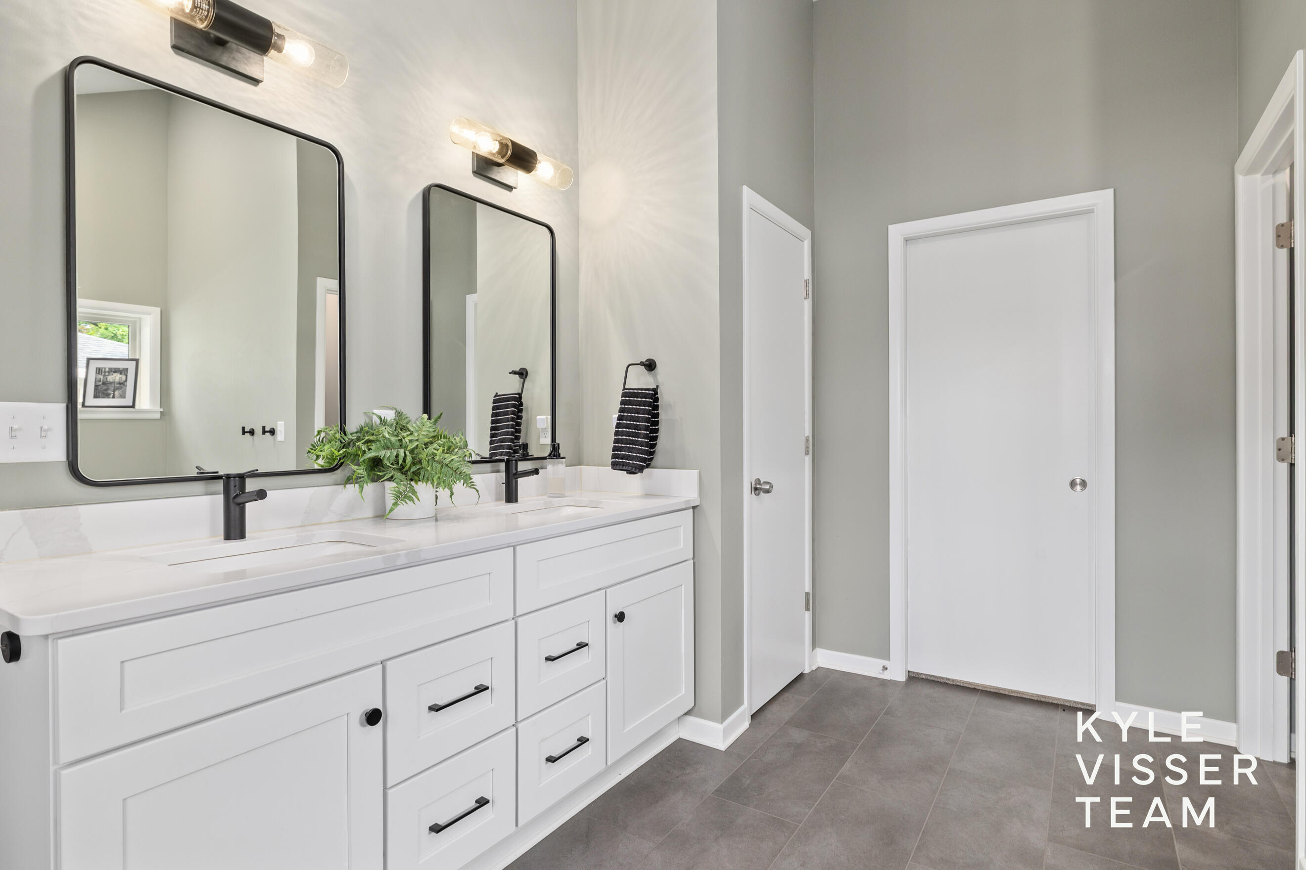 3030 Cascade Road SE East Grand Rapids MI 49506