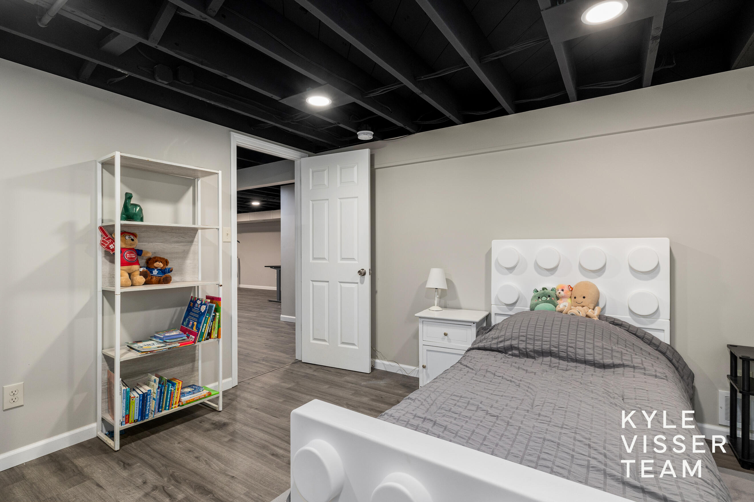 3030 Cascade Road SE East Grand Rapids MI 49506