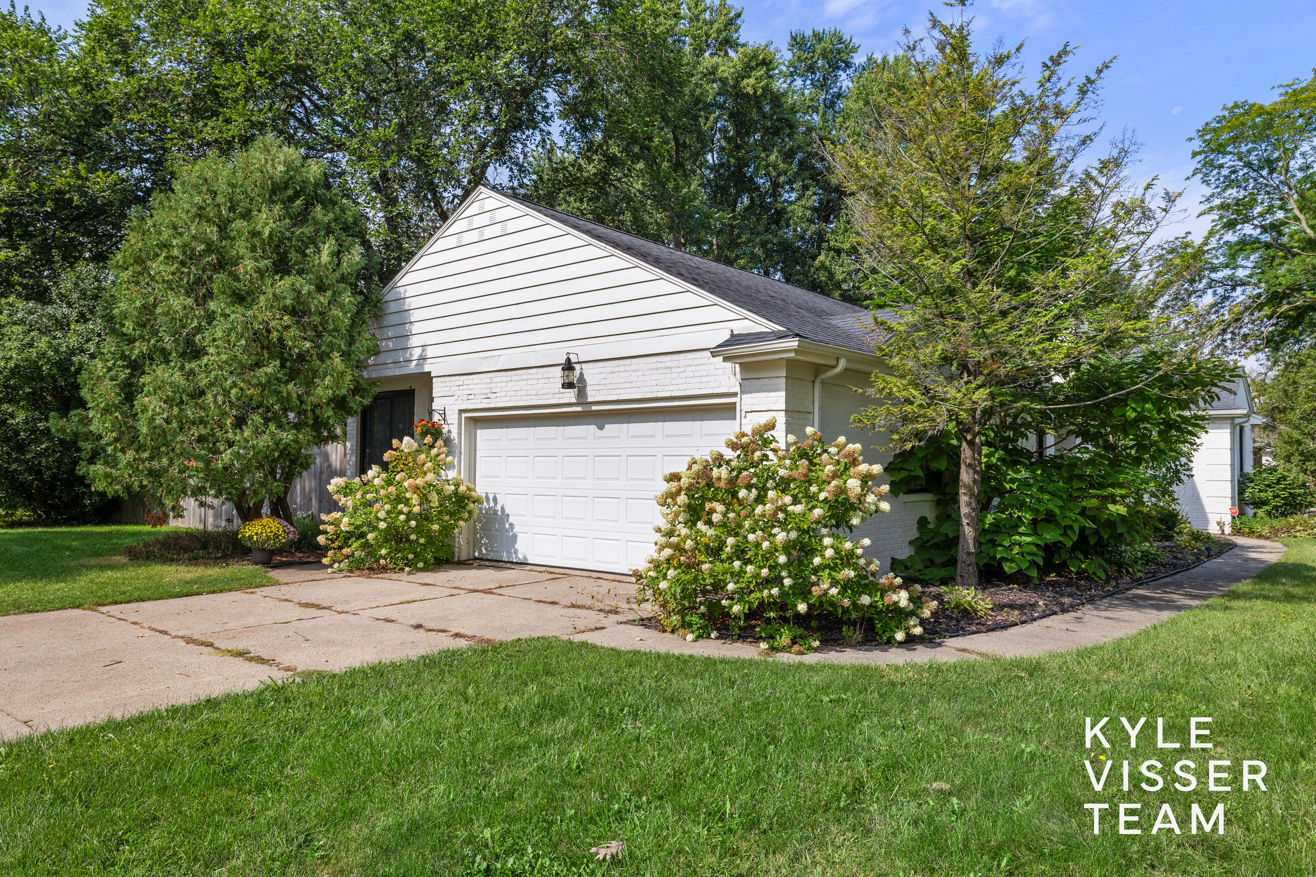 3030 Cascade Road SE East Grand Rapids MI 49506