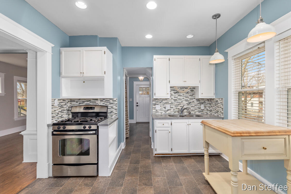 1010 Tamarack Avenue NW Grand Rapids MI 49504