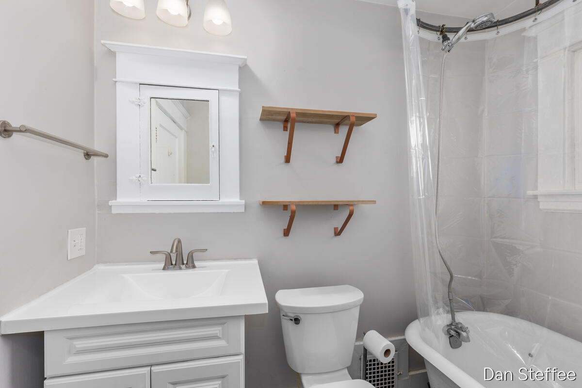 1010 Tamarack Avenue NW Grand Rapids MI 49504