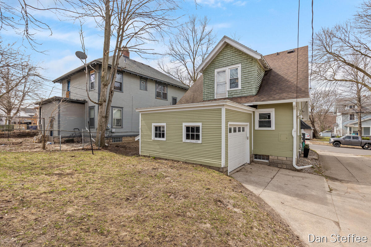1010 Tamarack Avenue NW Grand Rapids MI 49504