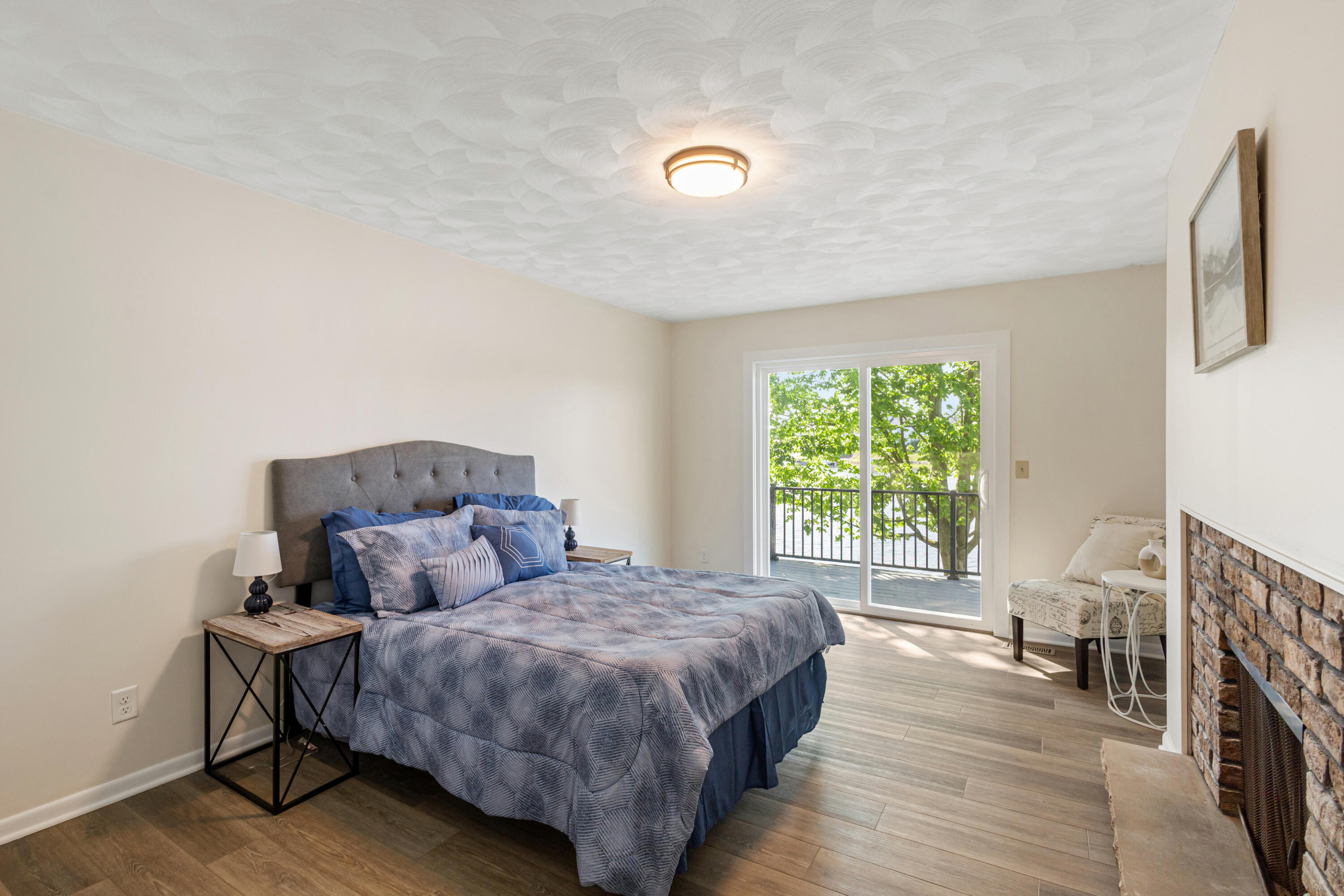 1304 N Eagle Lake Drive Kalamazoo MI 49009