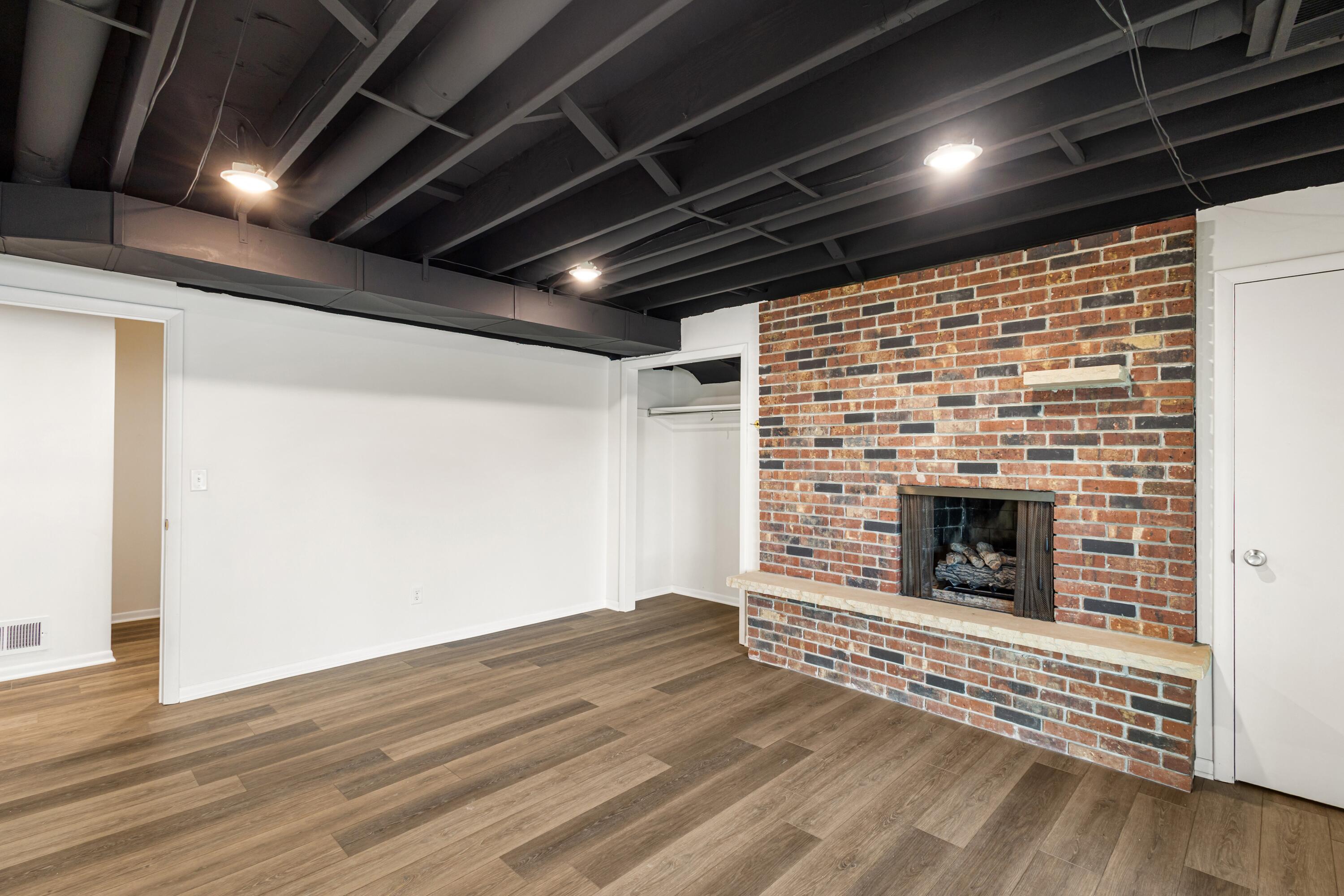 1304 N Eagle Lake Drive Kalamazoo MI 49009