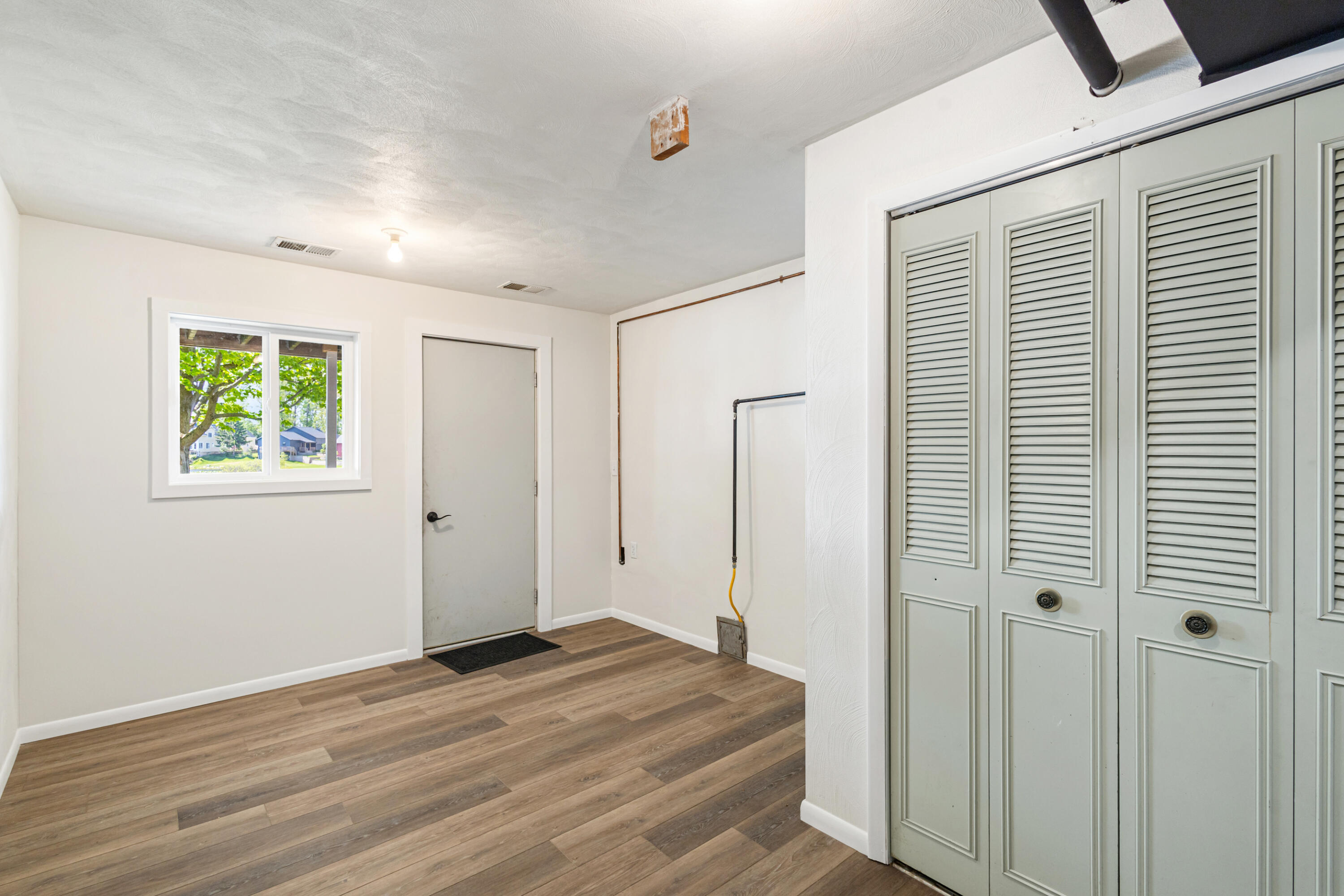 1304 N Eagle Lake Drive Kalamazoo MI 49009