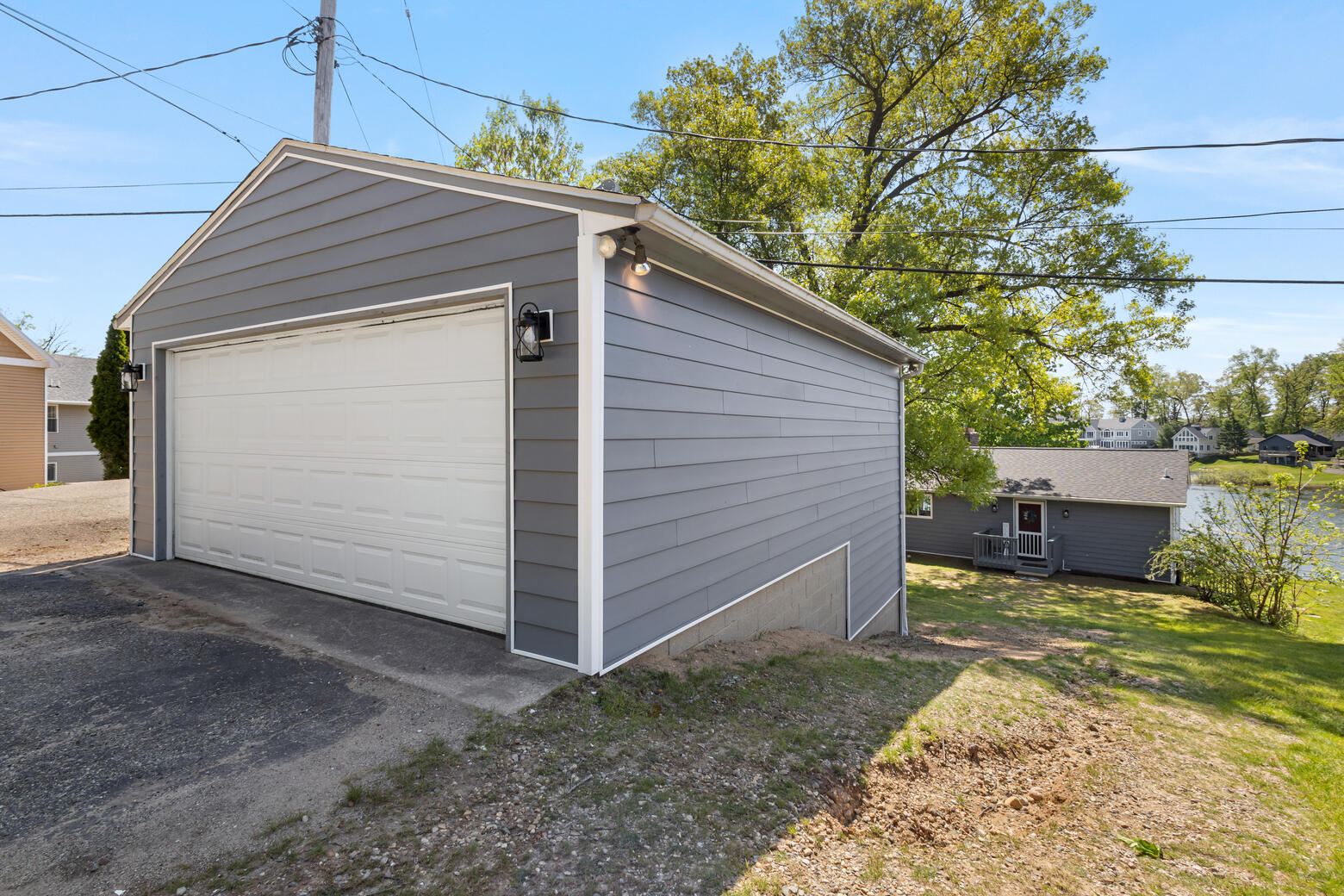 1304 N Eagle Lake Drive Kalamazoo MI 49009
