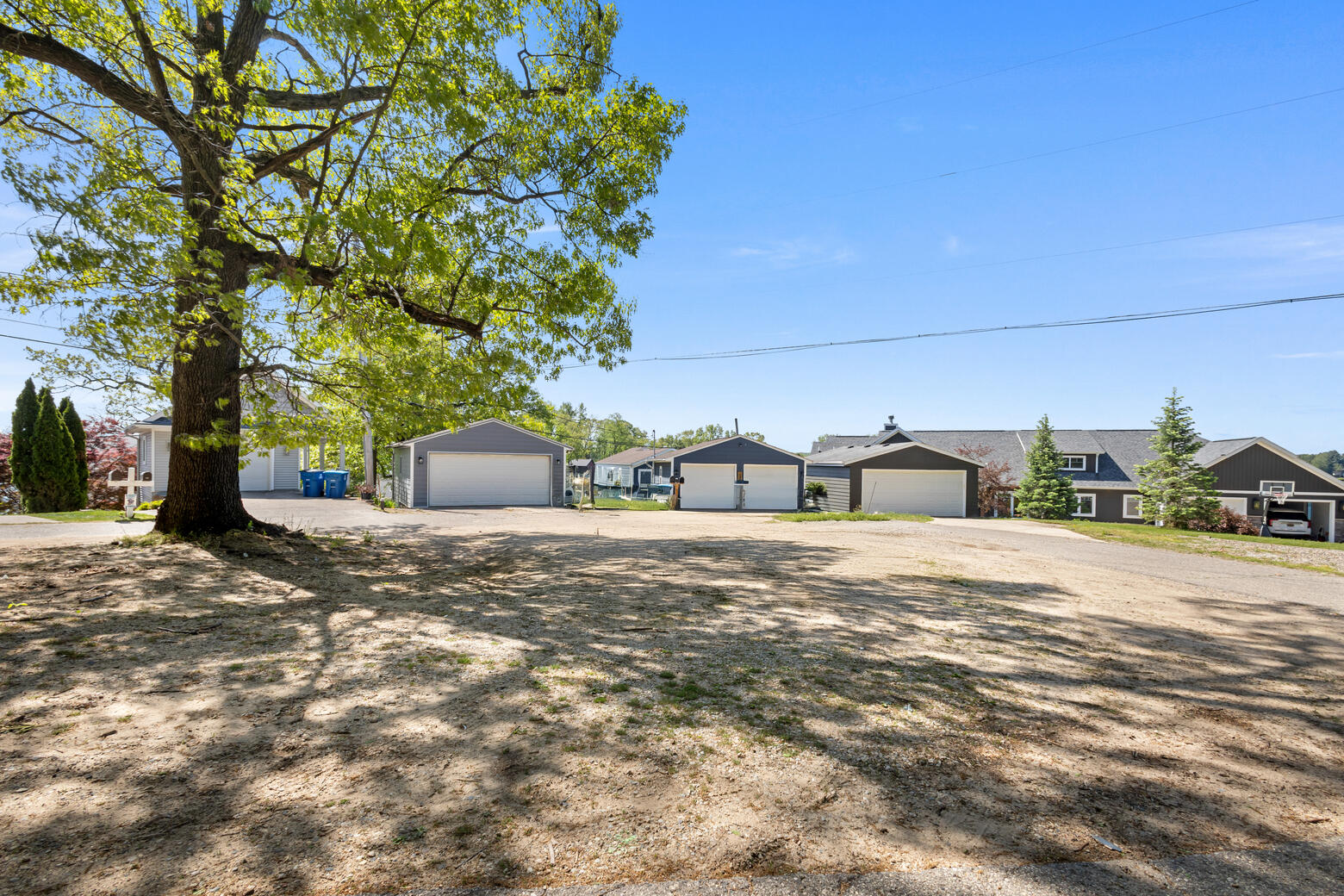 1304 N Eagle Lake Drive Kalamazoo MI 49009