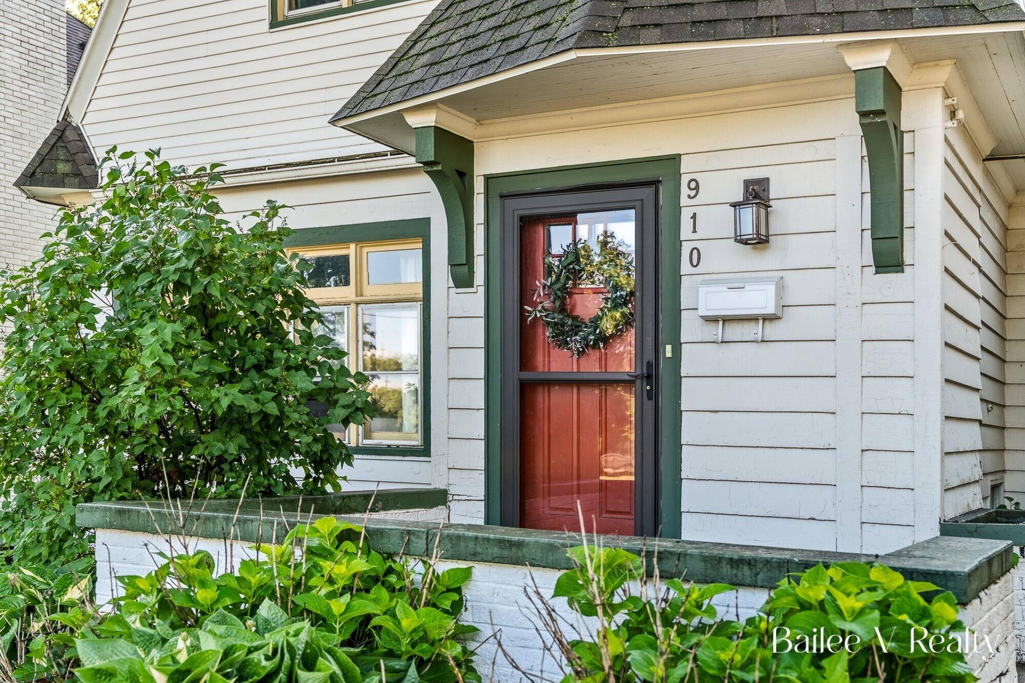 910 Benjamin Avenue SE Grand Rapids MI 49506