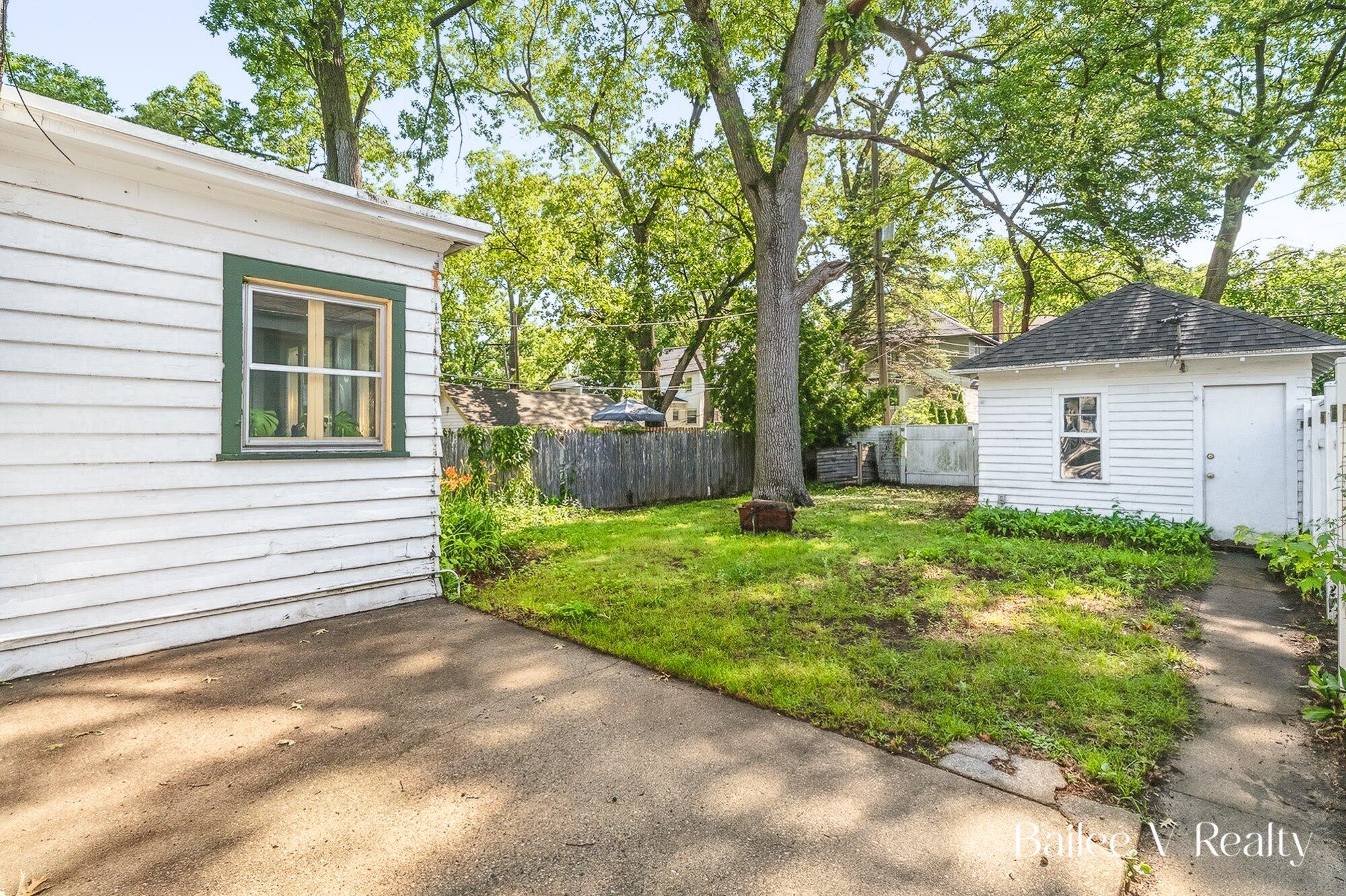 910 Benjamin Avenue SE Grand Rapids MI 49506