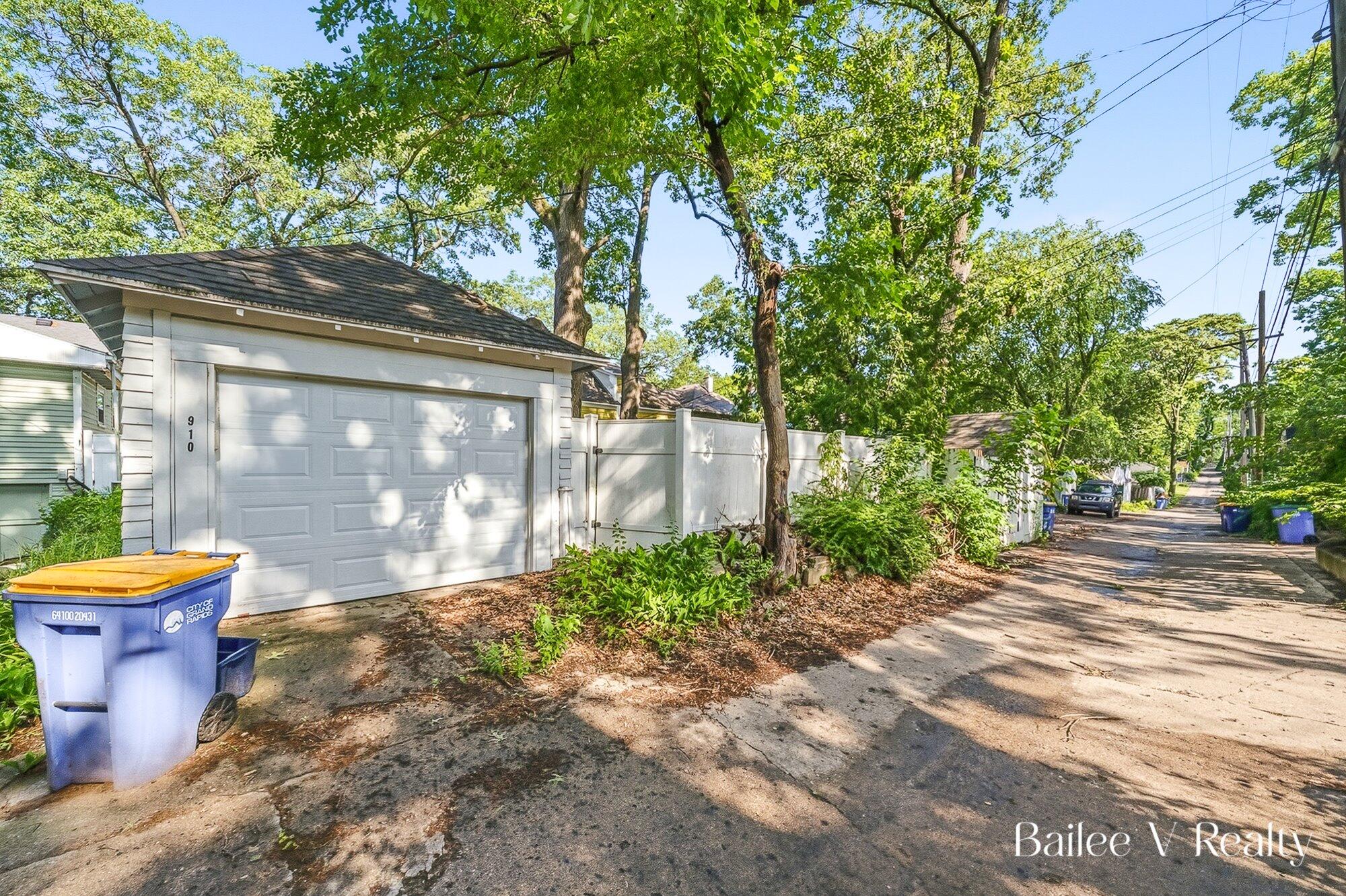 910 Benjamin Avenue SE Grand Rapids MI 49506
