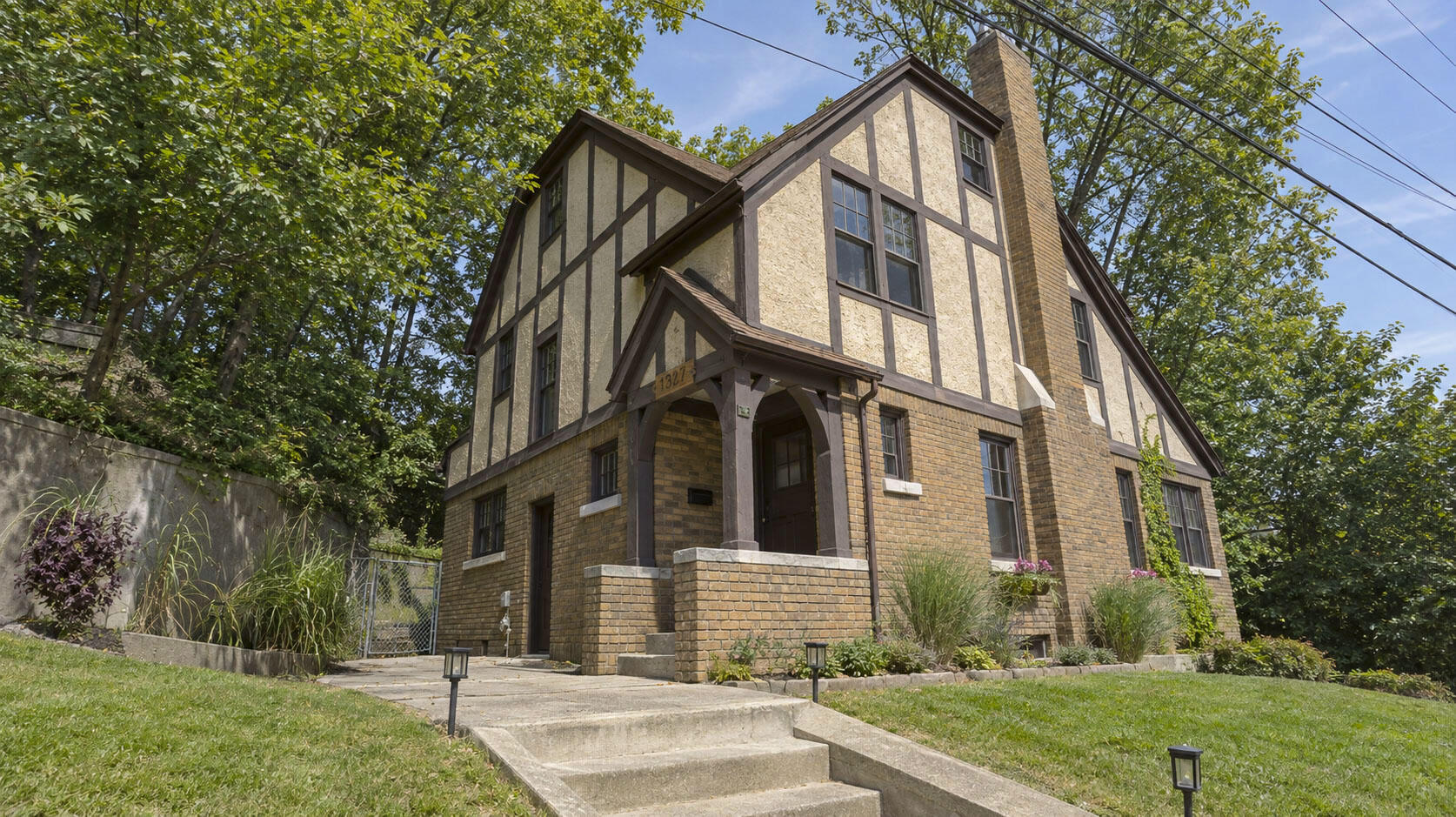 1327 Bridge Street NW Grand Rapids MI 49504