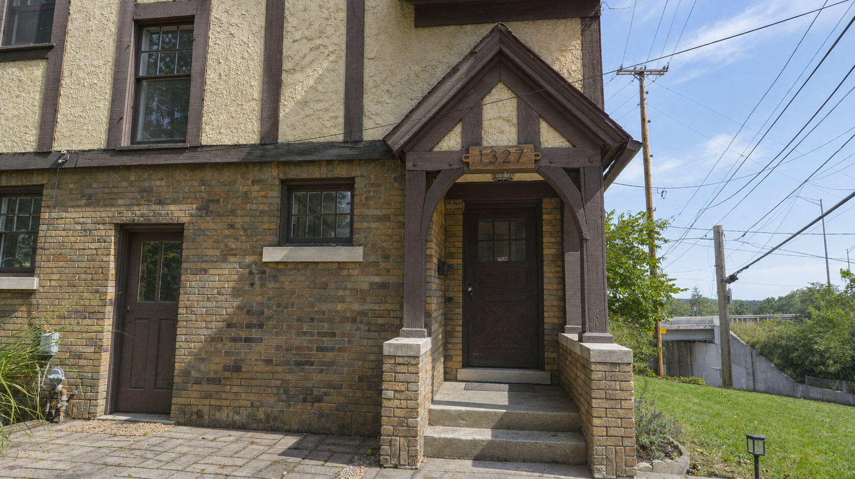 1327 Bridge Street NW Grand Rapids MI 49504