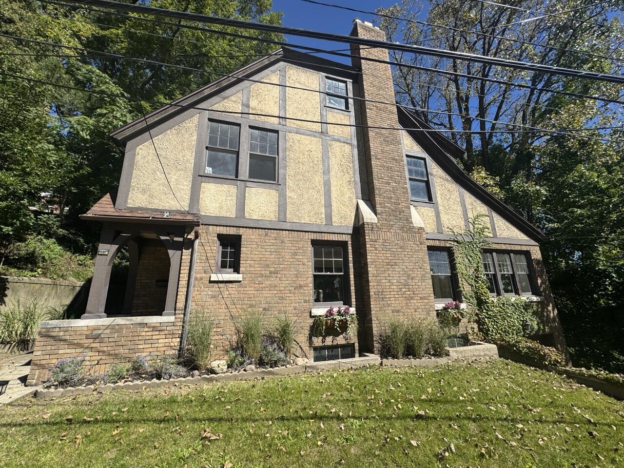 1327 Bridge Street NW Grand Rapids MI 49504