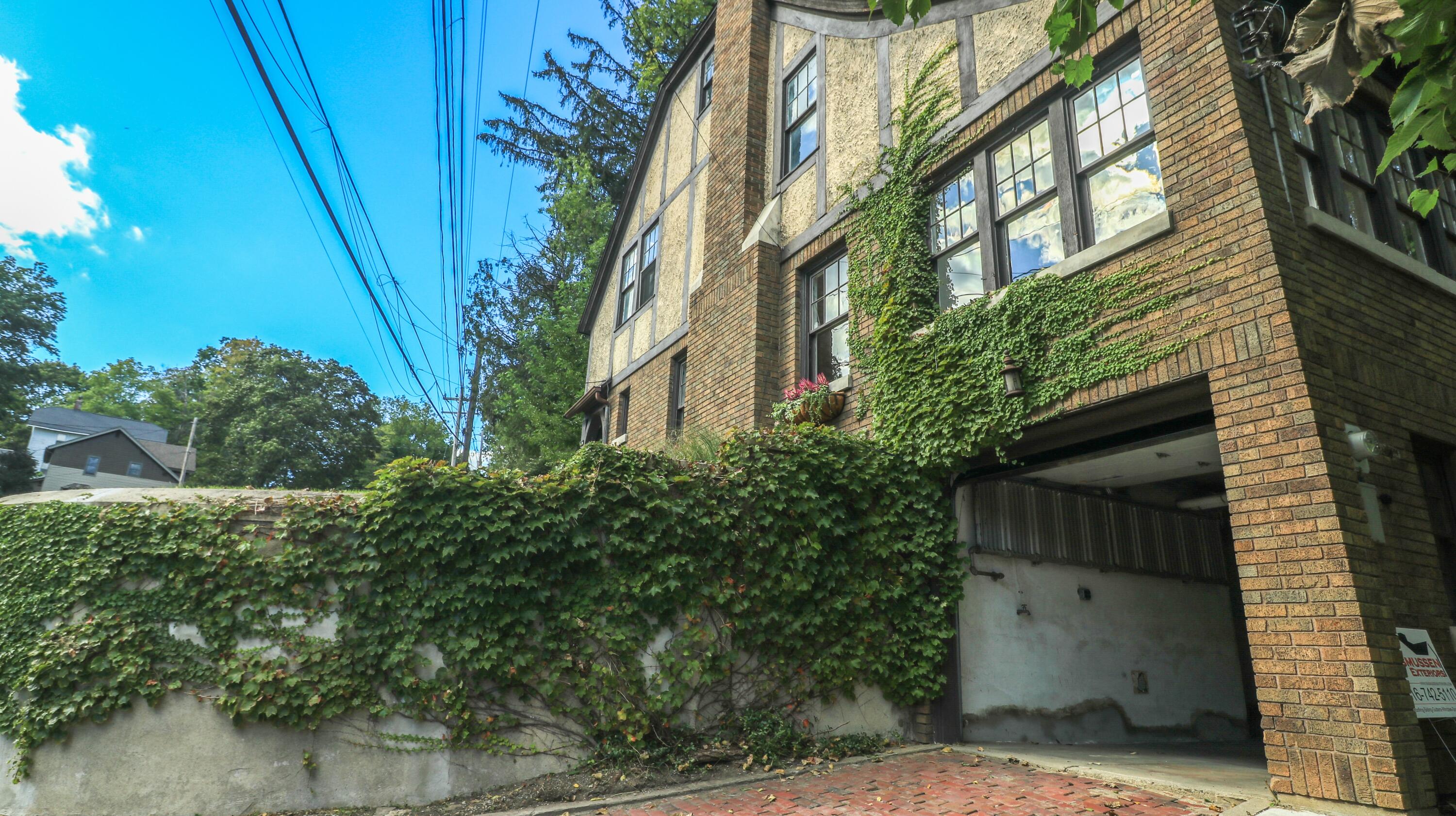1327 Bridge Street NW Grand Rapids MI 49504