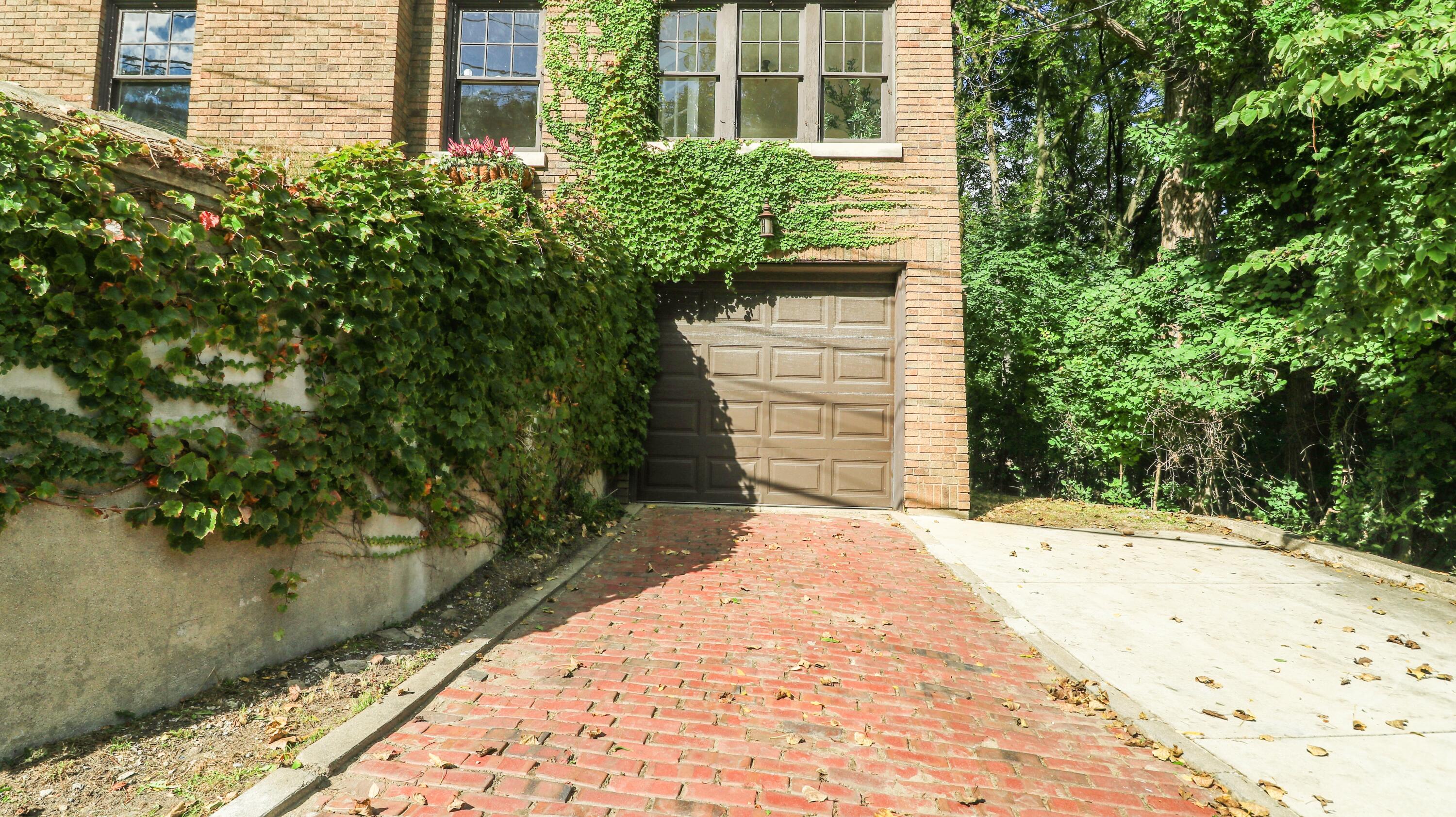 1327 Bridge Street NW Grand Rapids MI 49504