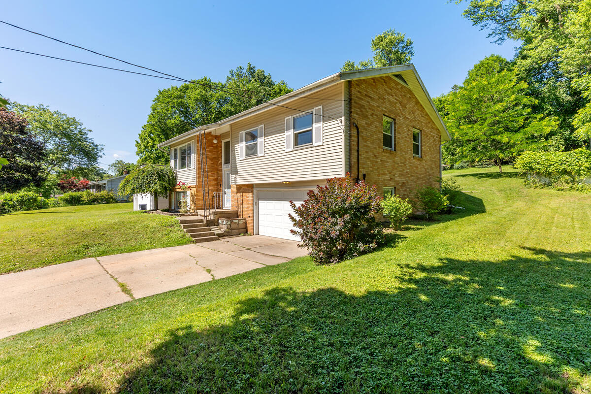 1133 Dick Avenue NW Grand Rapids MI 49504