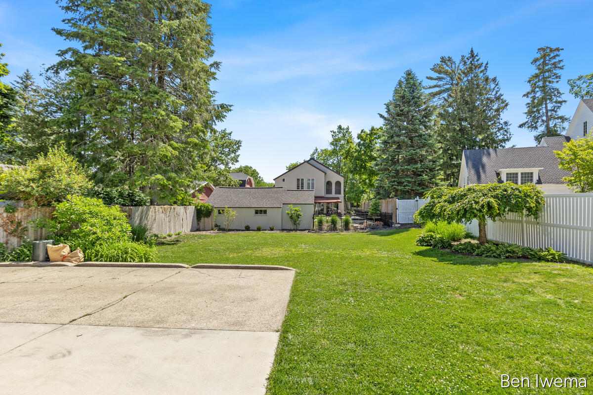 610 Locust Avenue SE Grand Rapids MI 49506