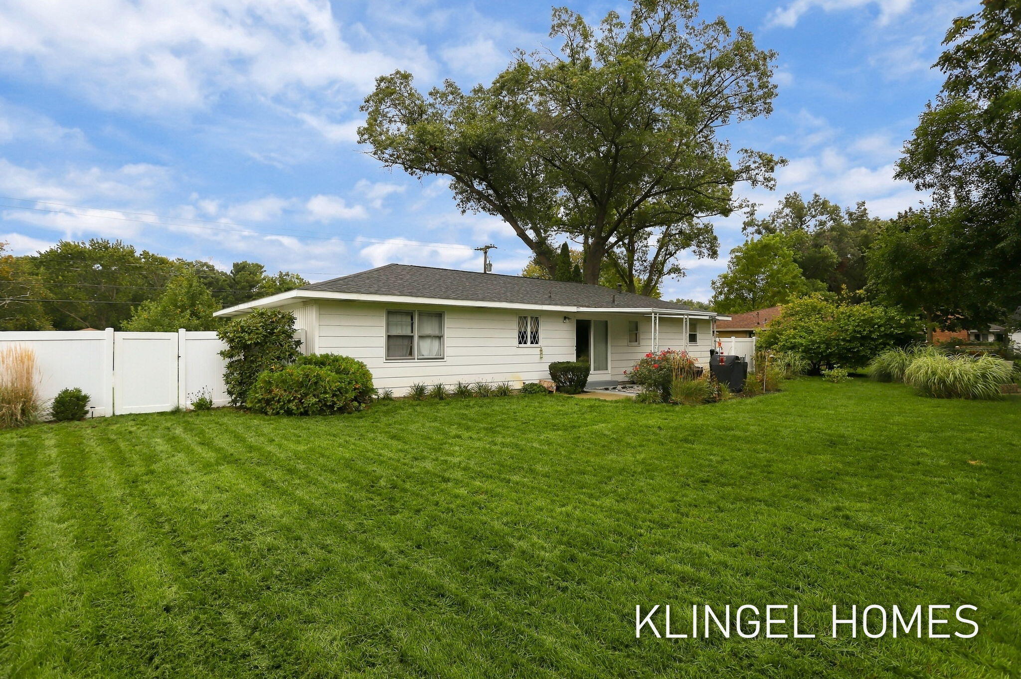 695 Glenwood Avenue Muskegon MI 49445