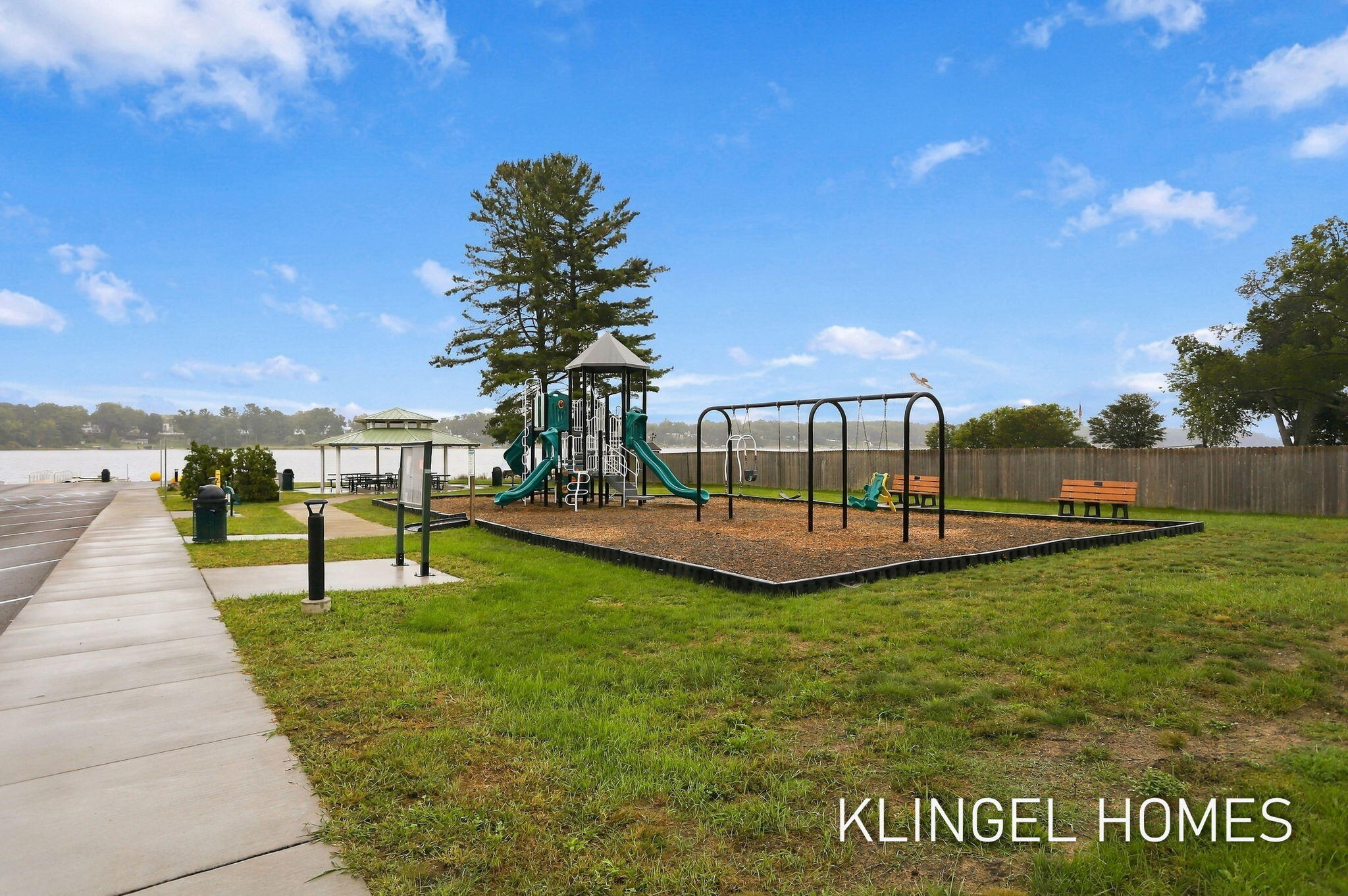 695 Glenwood Avenue Muskegon MI 49445