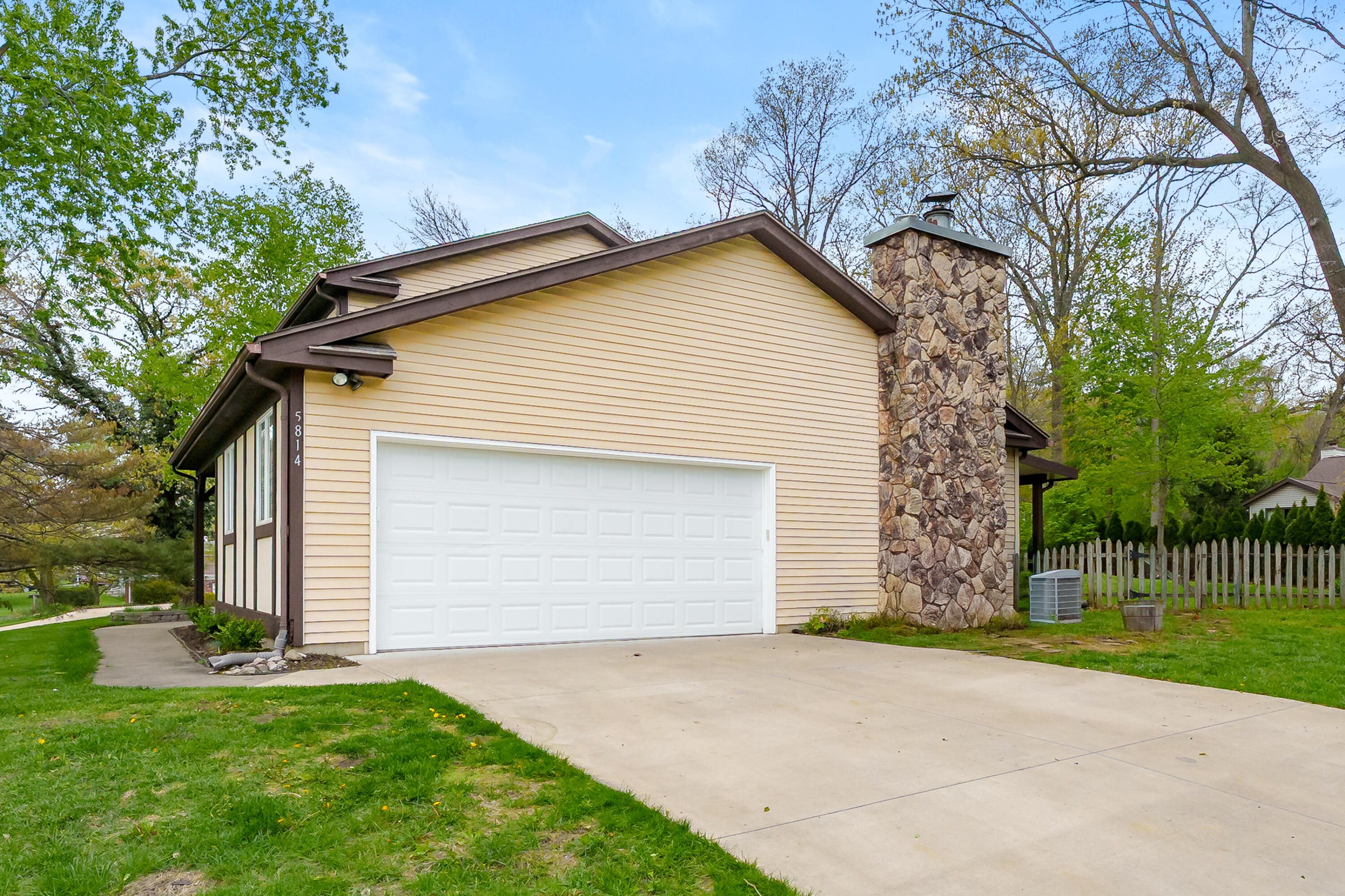 5814 Scenic Way Drive Kalamazoo MI 49009