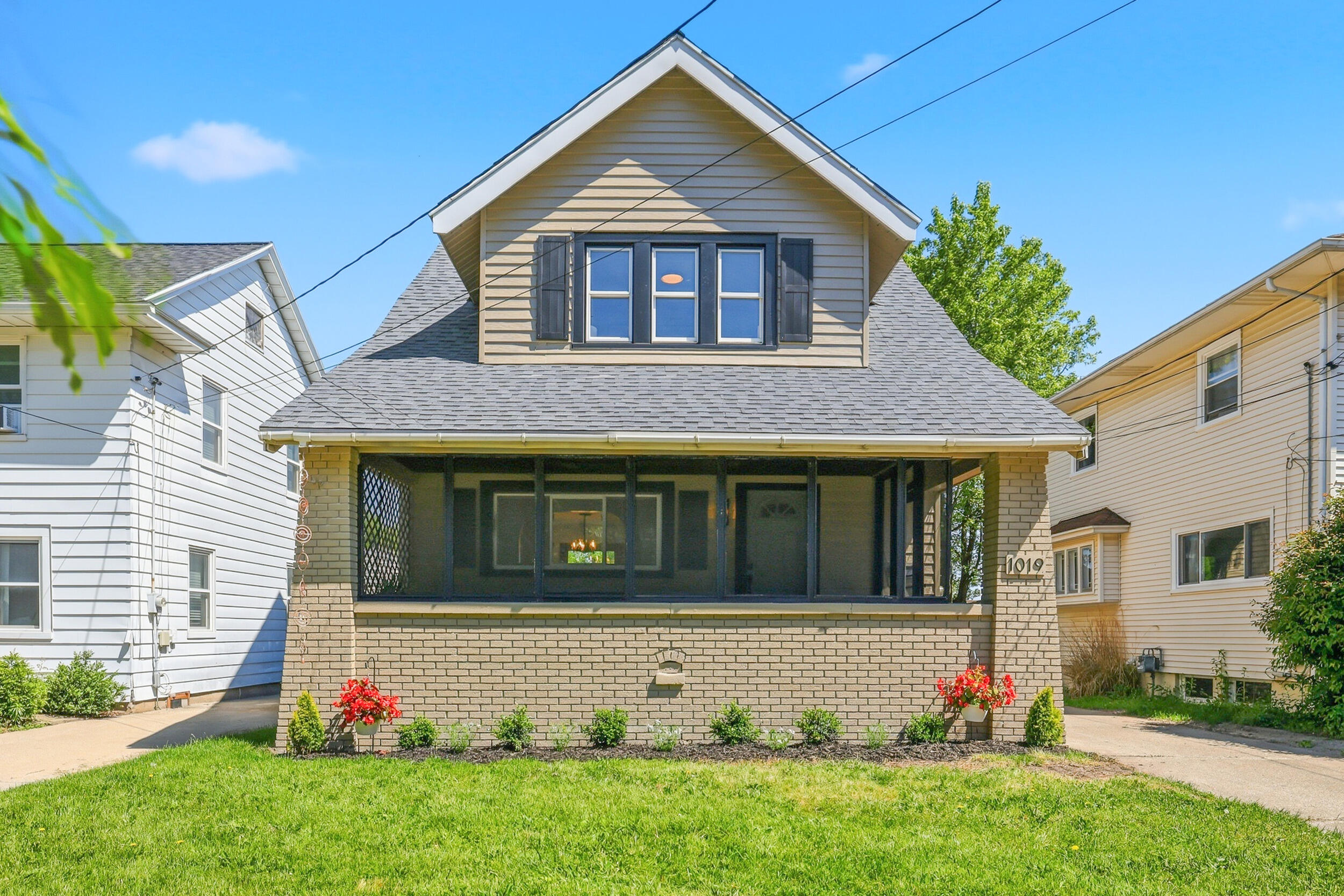 1019 Vernon Street NE Grand Rapids MI 49503