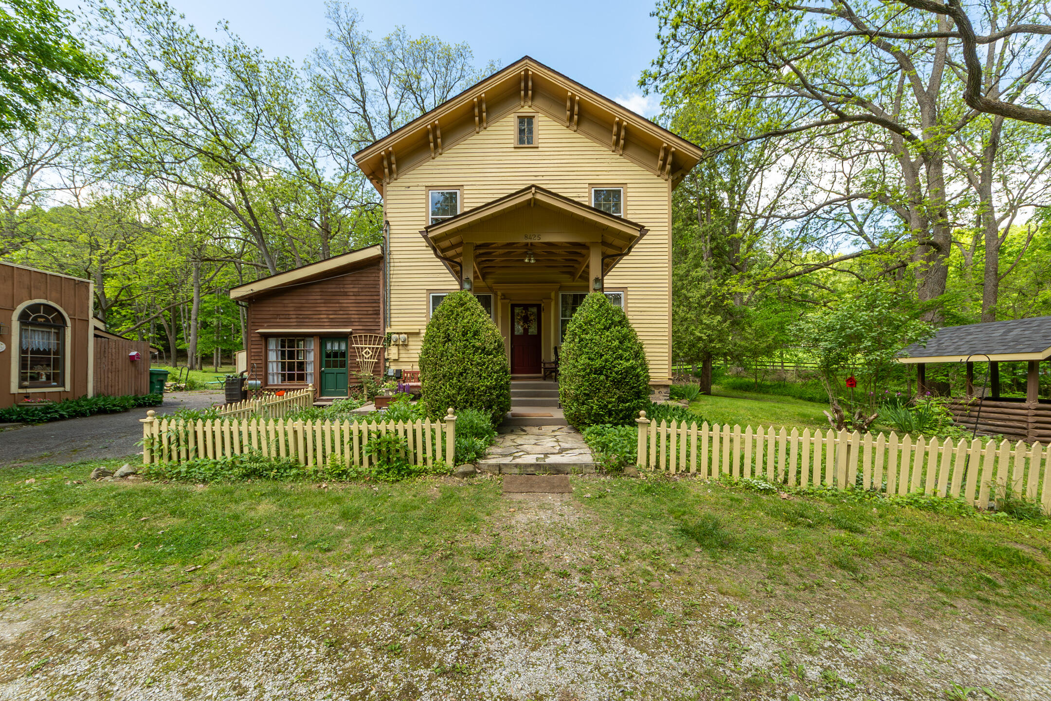 8425 Parshallville Road Fenton MI 48430